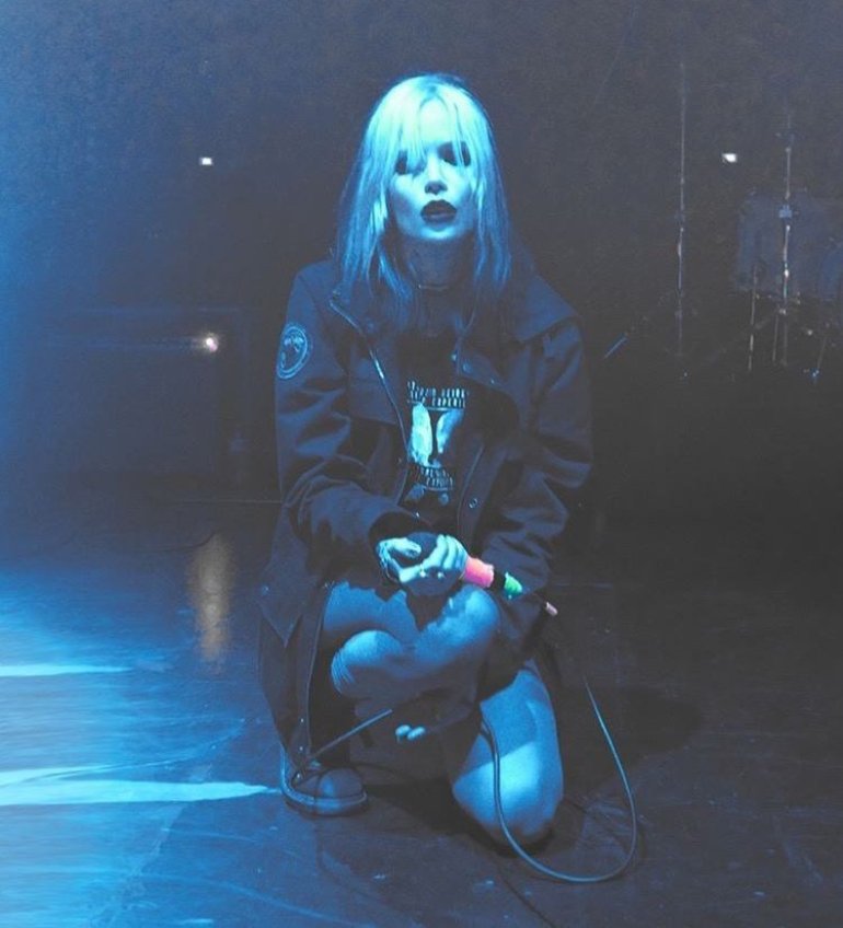 Alice Glass Wallpapers