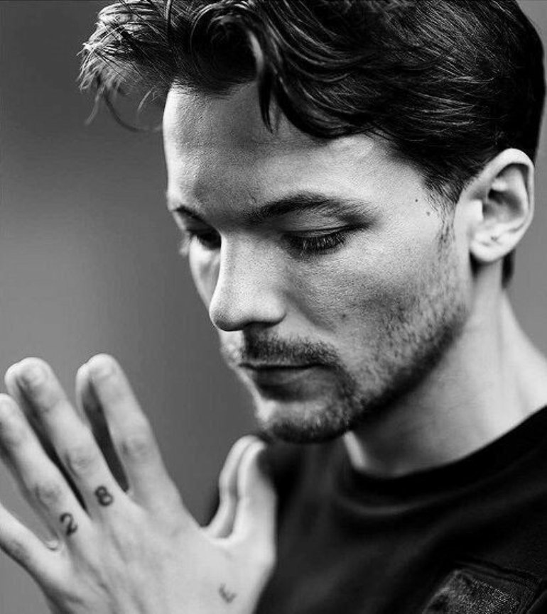 Louis Tomlinson Wallpapers