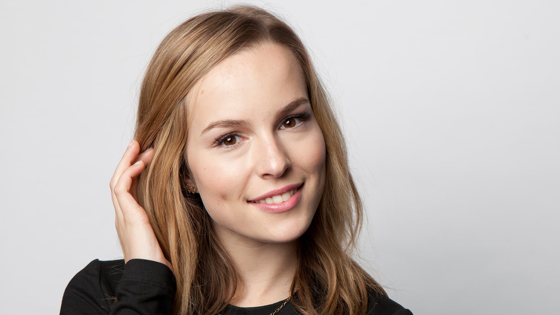 Bridgit Mendler Wallpapers