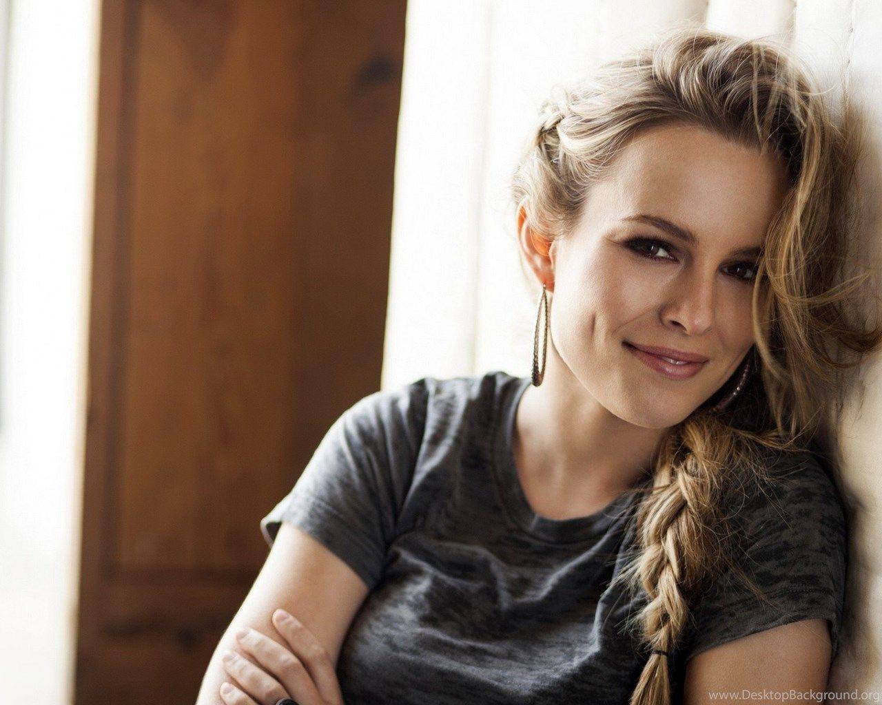 Bridgit Mendler Wallpapers