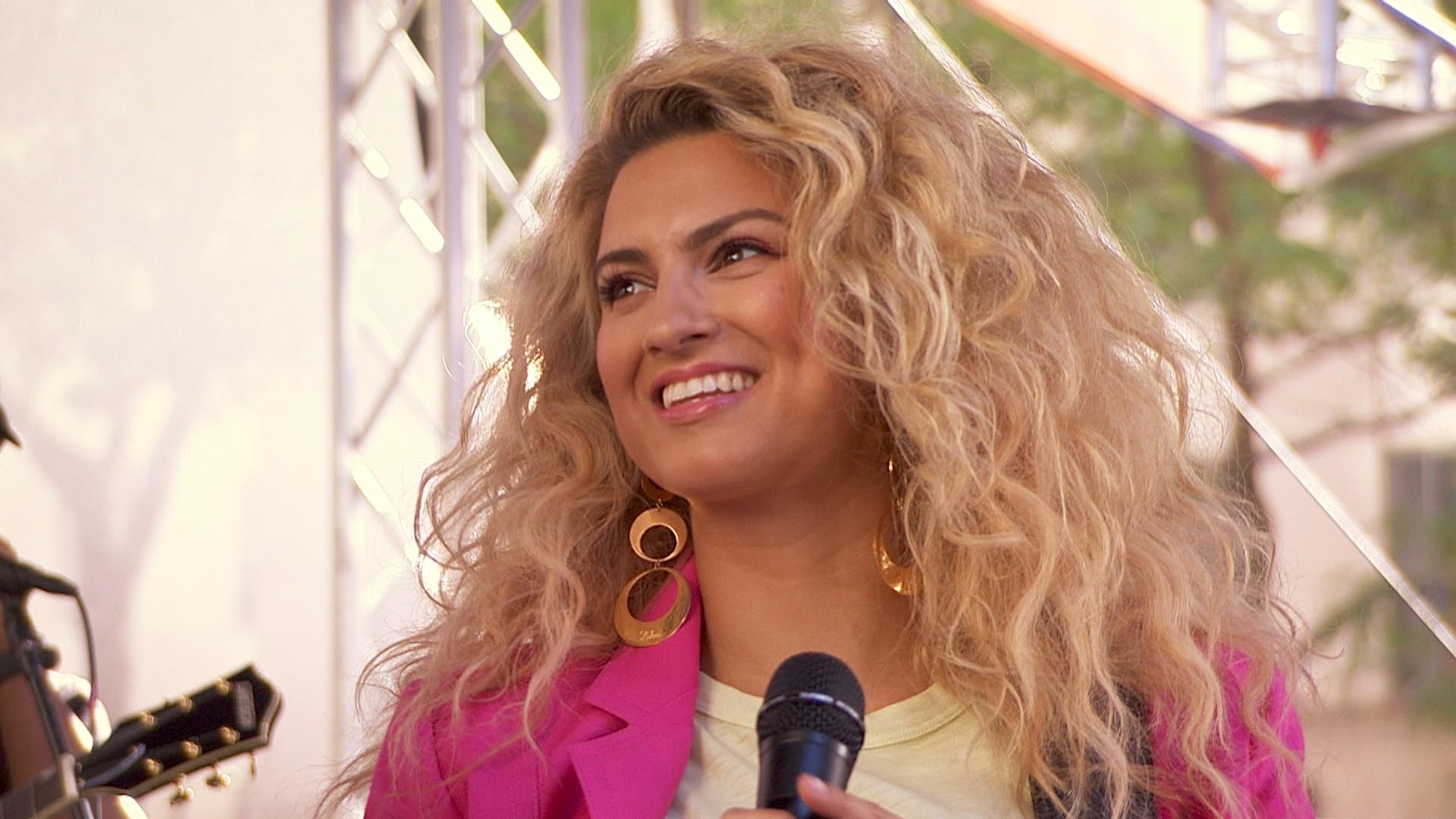 Tori Kelly Wallpapers