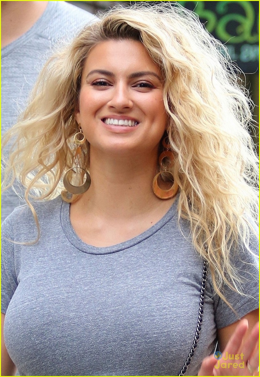 Tori Kelly Wallpapers