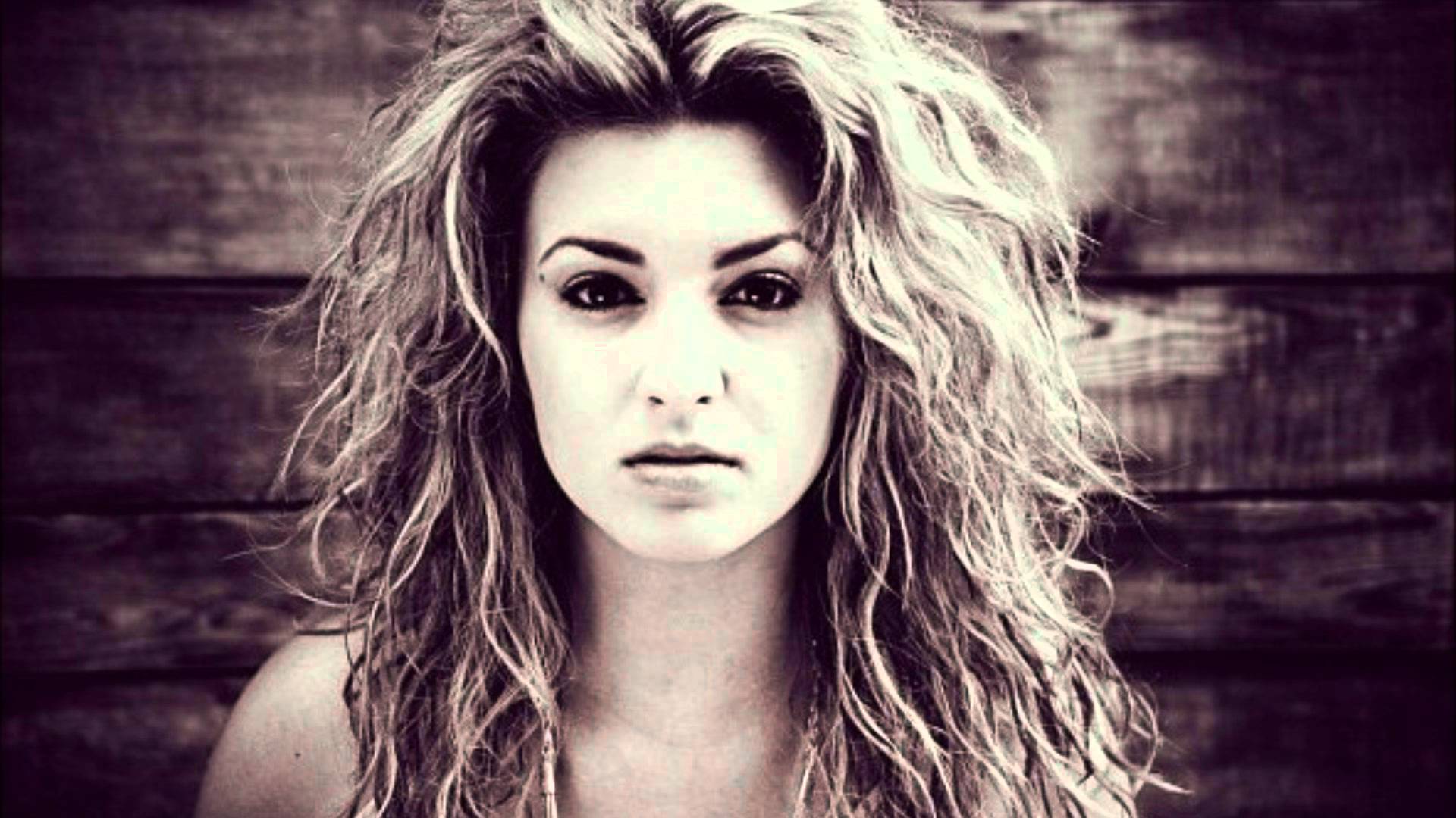 Tori Kelly Wallpapers