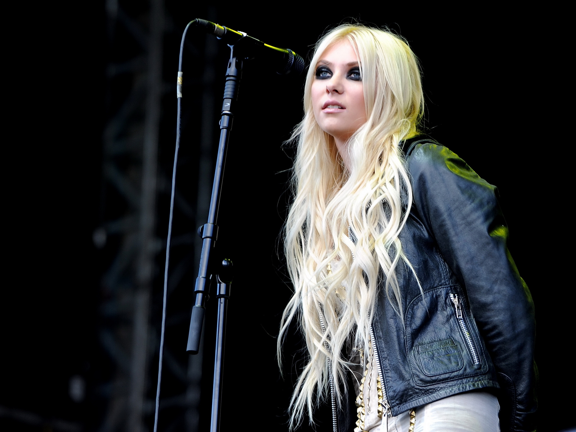 Taylor Momsen Wallpapers