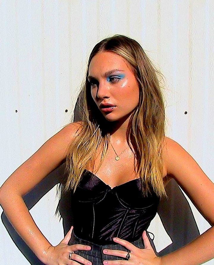 4K Maddie Ziegler 2020 Wallpapers