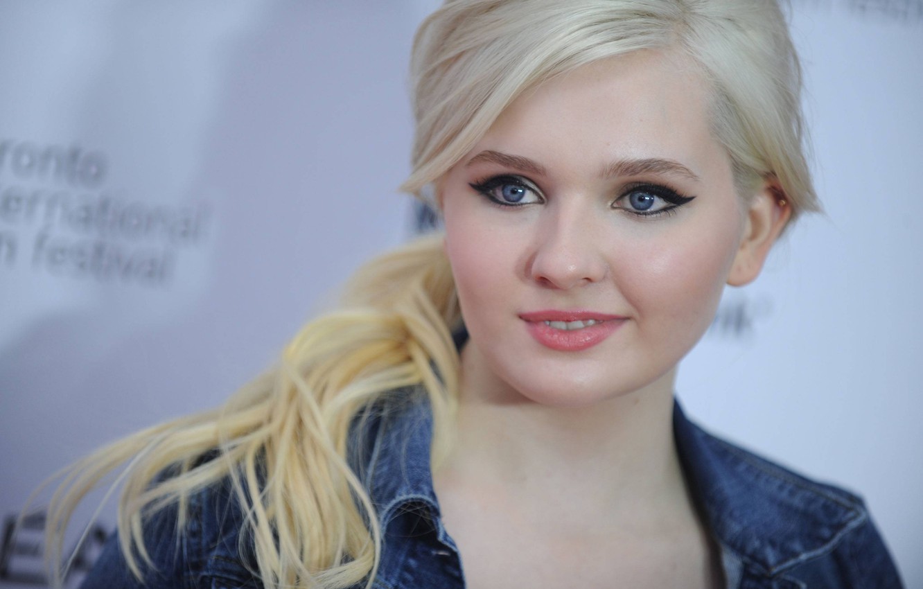 Abigail Breslin Wallpapers