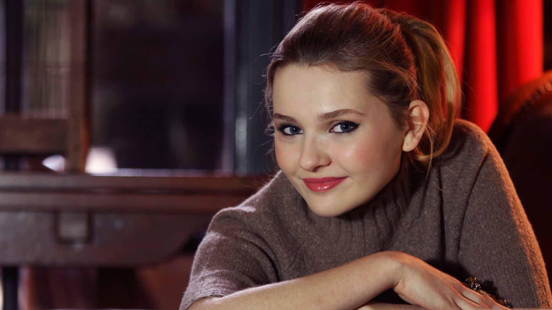 Abigail Breslin Wallpapers