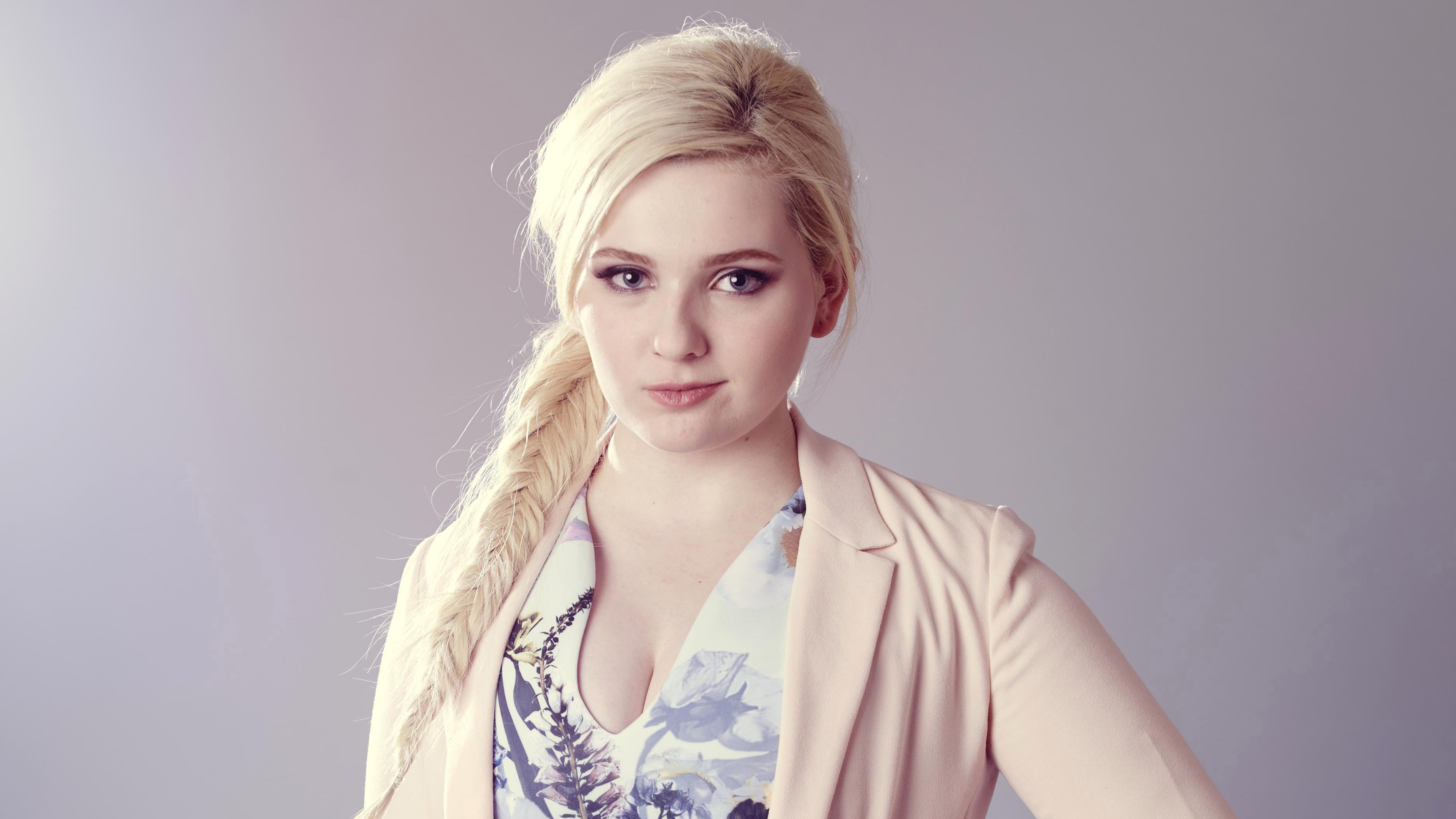 Abigail Breslin Wallpapers