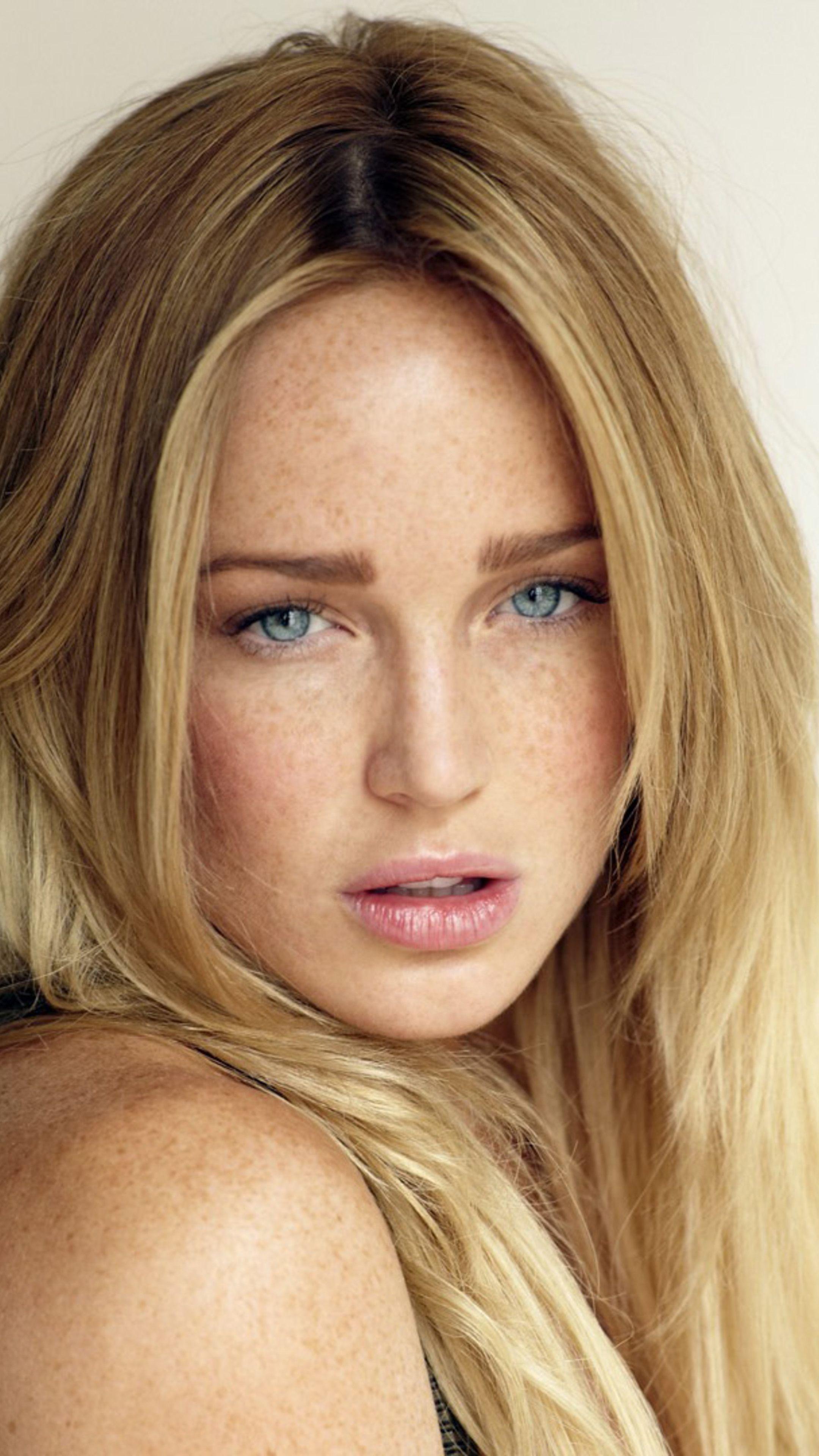 Actress Caity Lotz Wallpapers