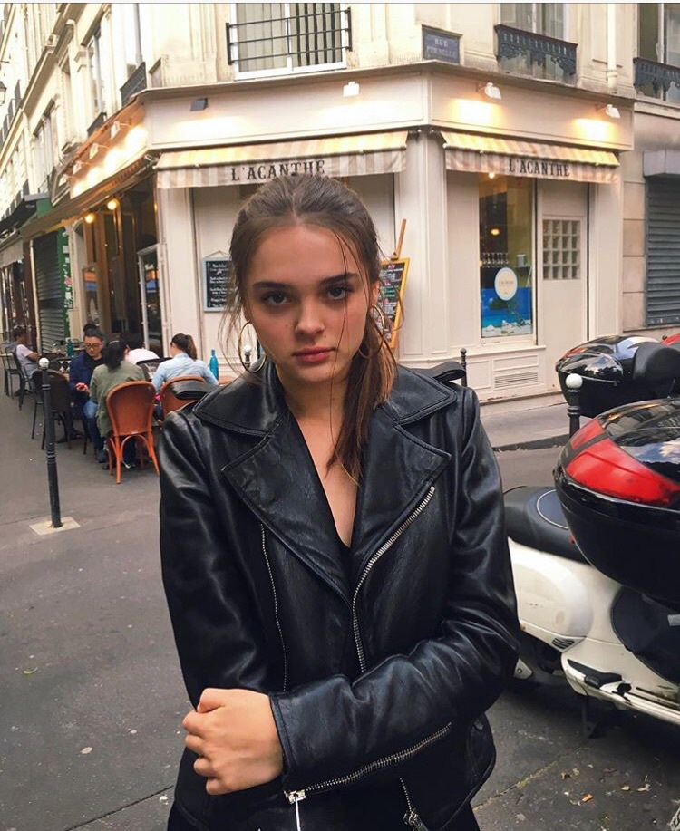 Actress Charlotte Lawrence 2020 Wallpapers