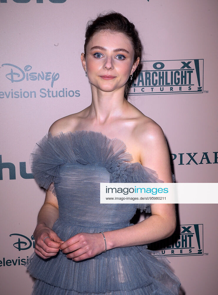 Actress Thomasin McKenzie 2020 Wallpapers