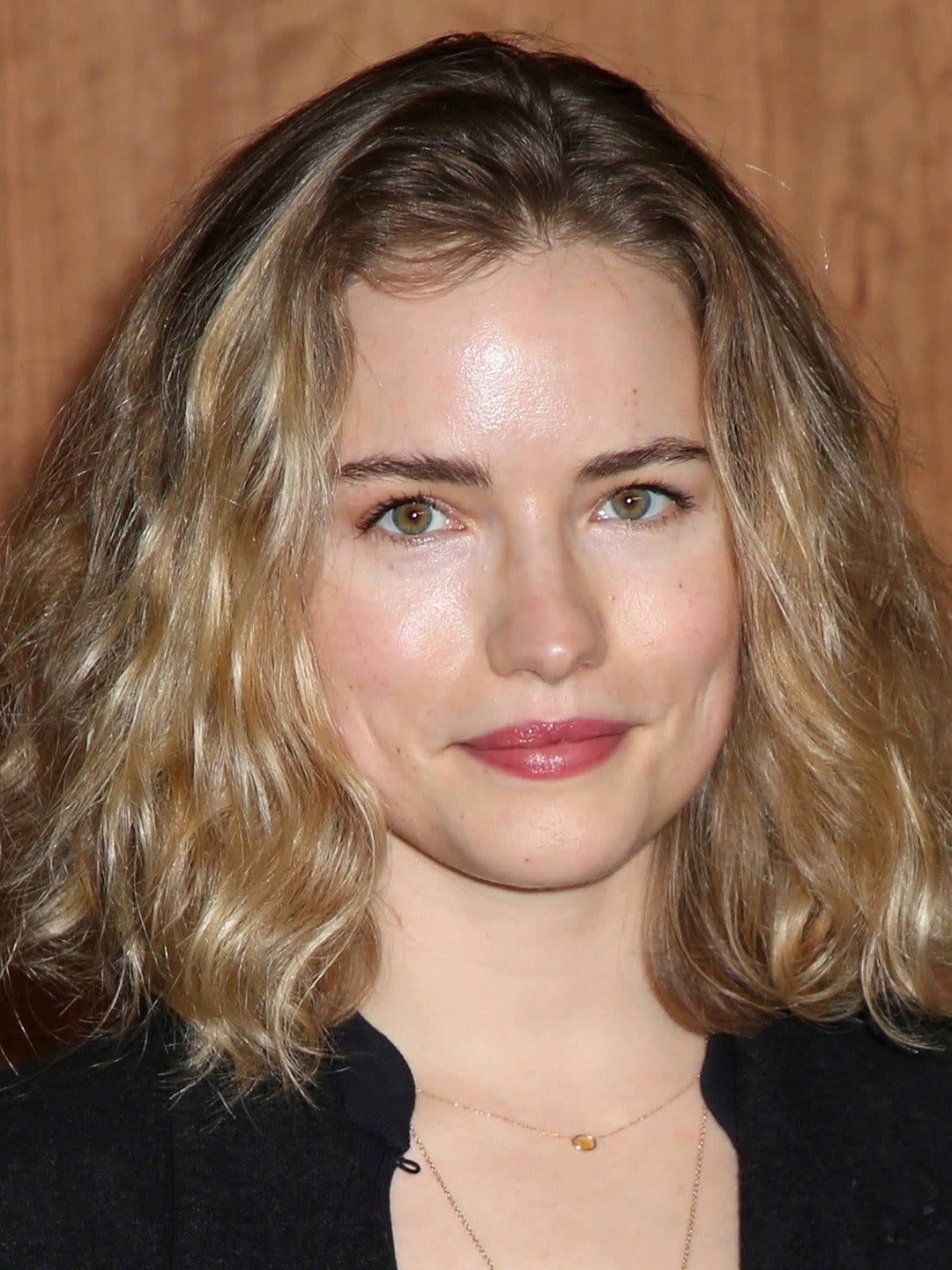 Actress Willa Fitzgerald 2019 Wallpapers