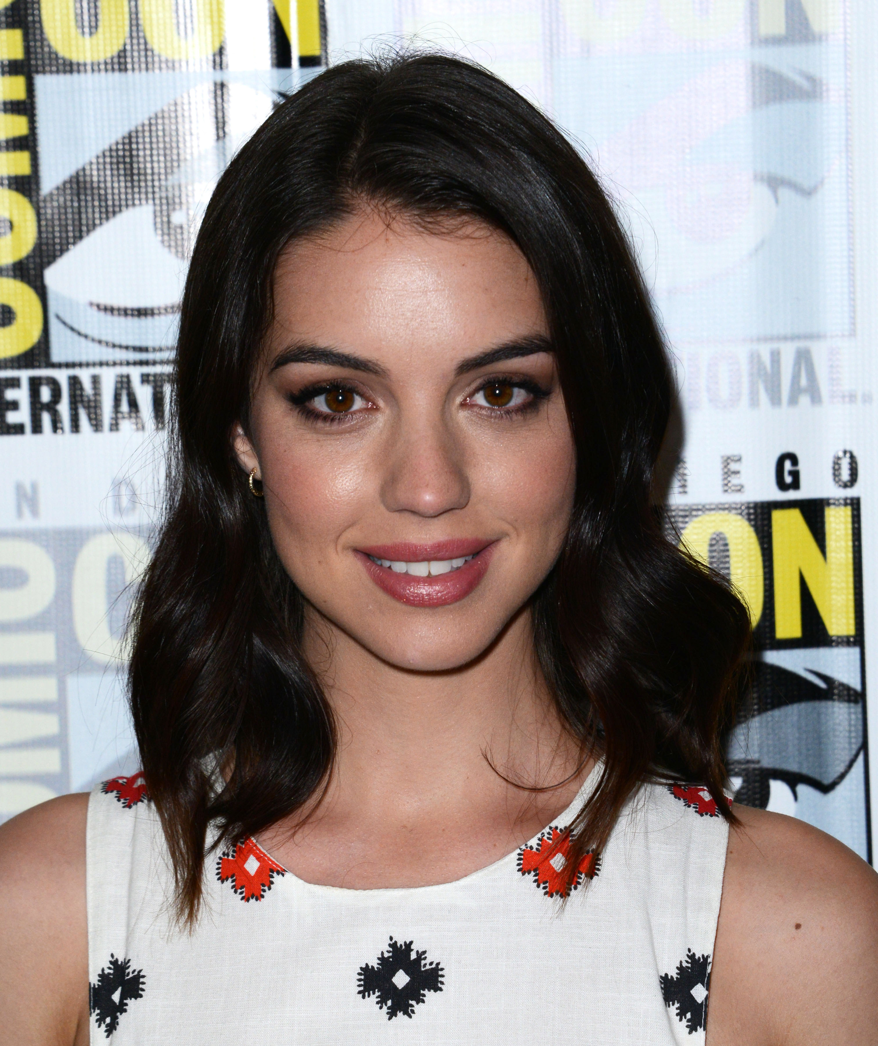 Adelaide Kane Australian Wallpapers