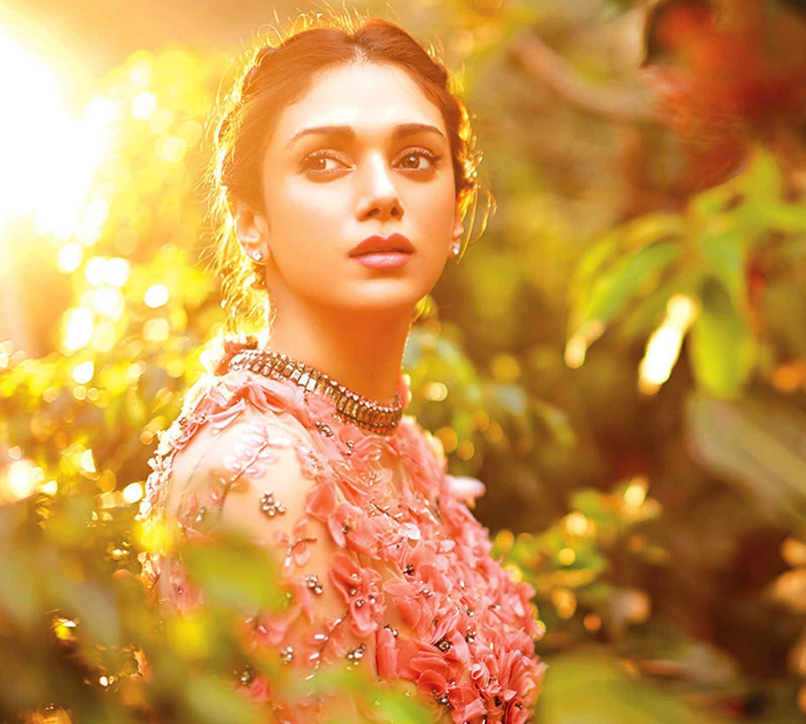 Aditi Rao Hydari Wallpapers