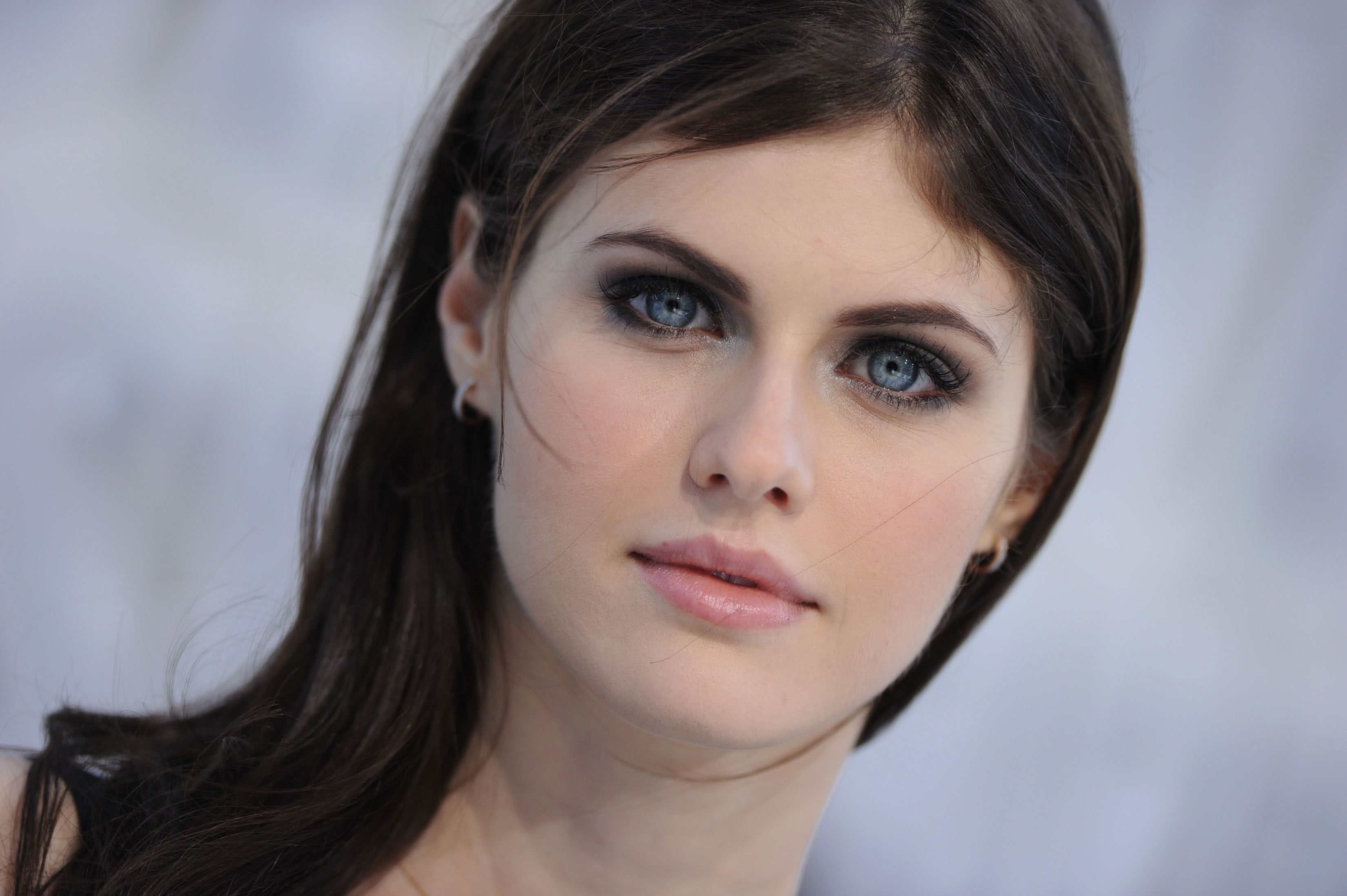 Alexandra Daddario Face Close Up Wallpapers