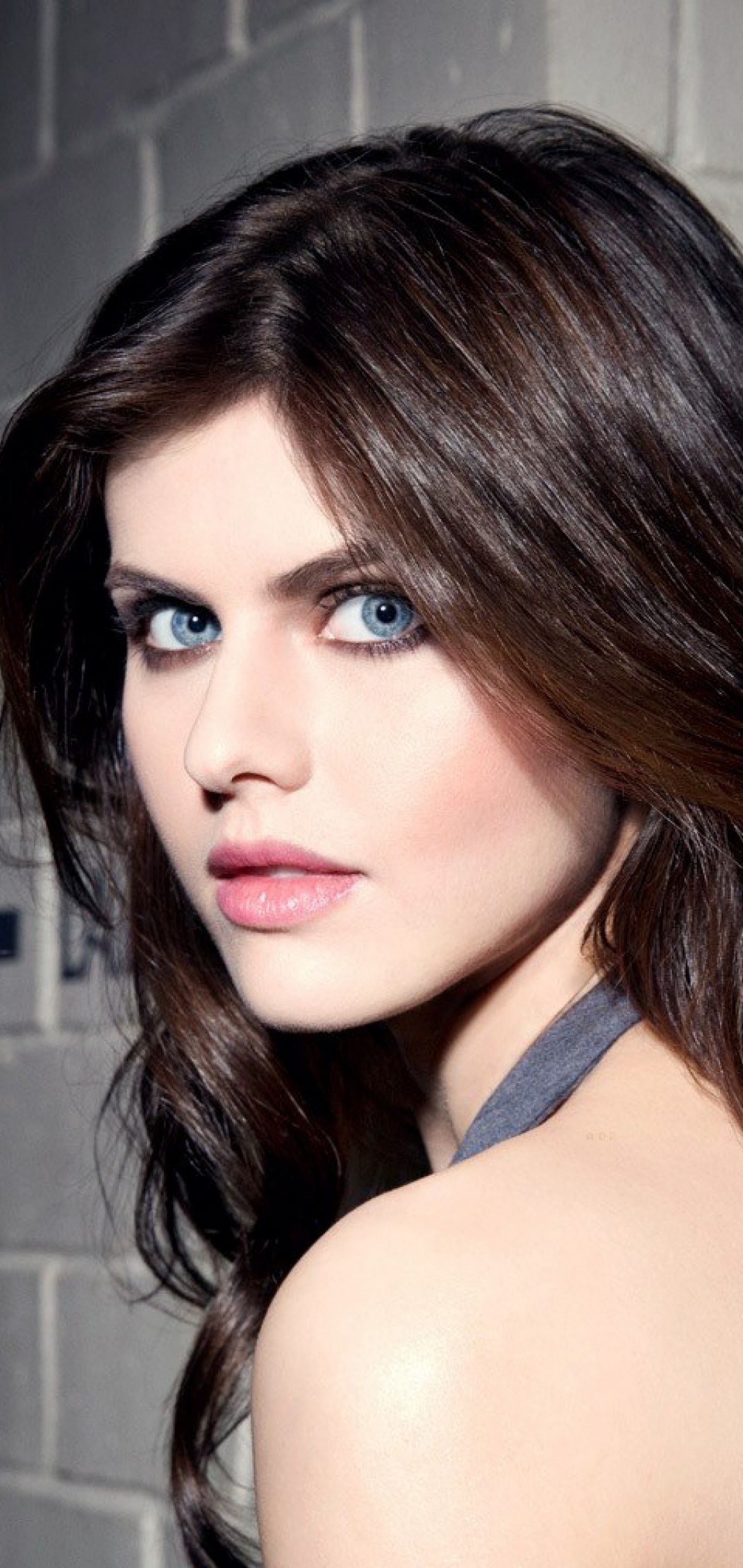 Alexandra Daddario Face Close Up Wallpapers