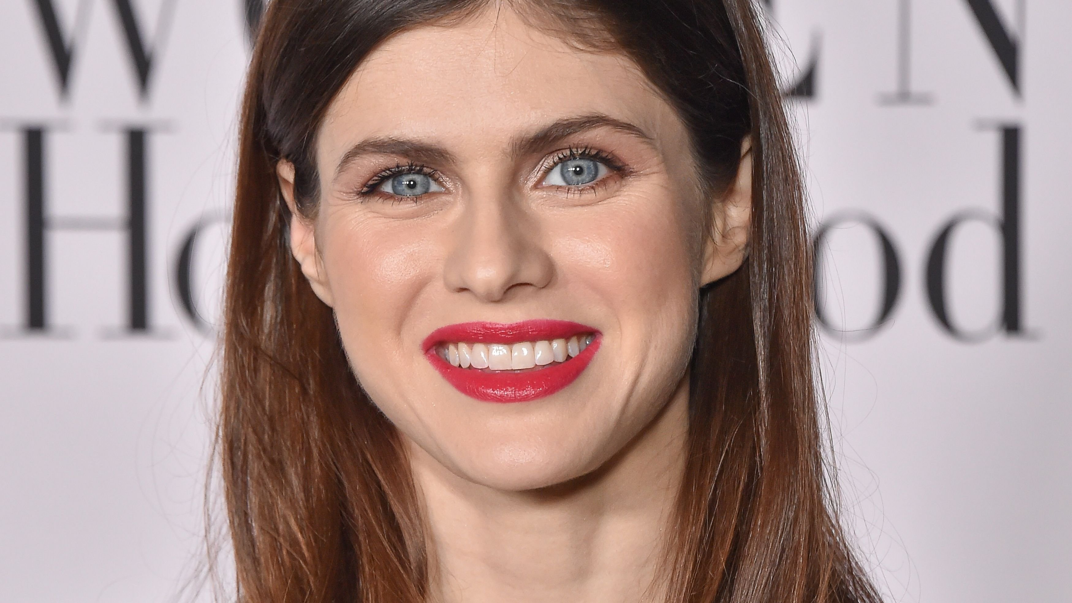 Alexandra Daddario Face Close Up Wallpapers