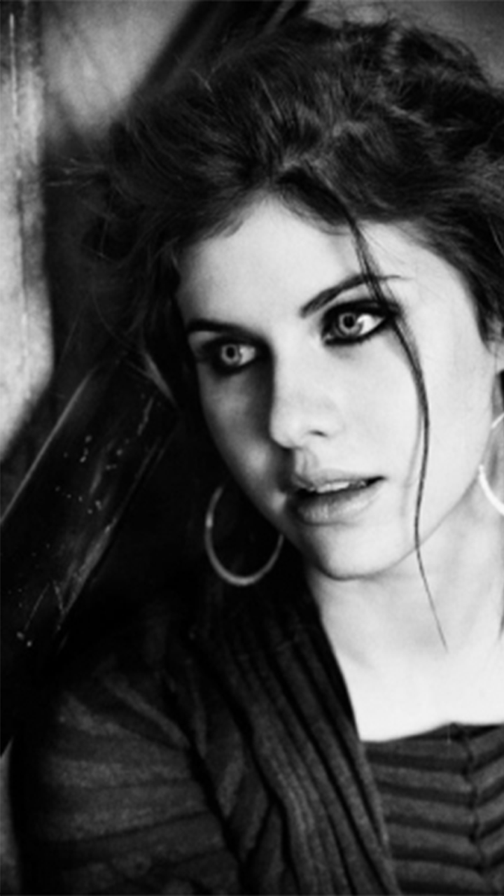 Alexandra Daddario Monochrome Wallpapers