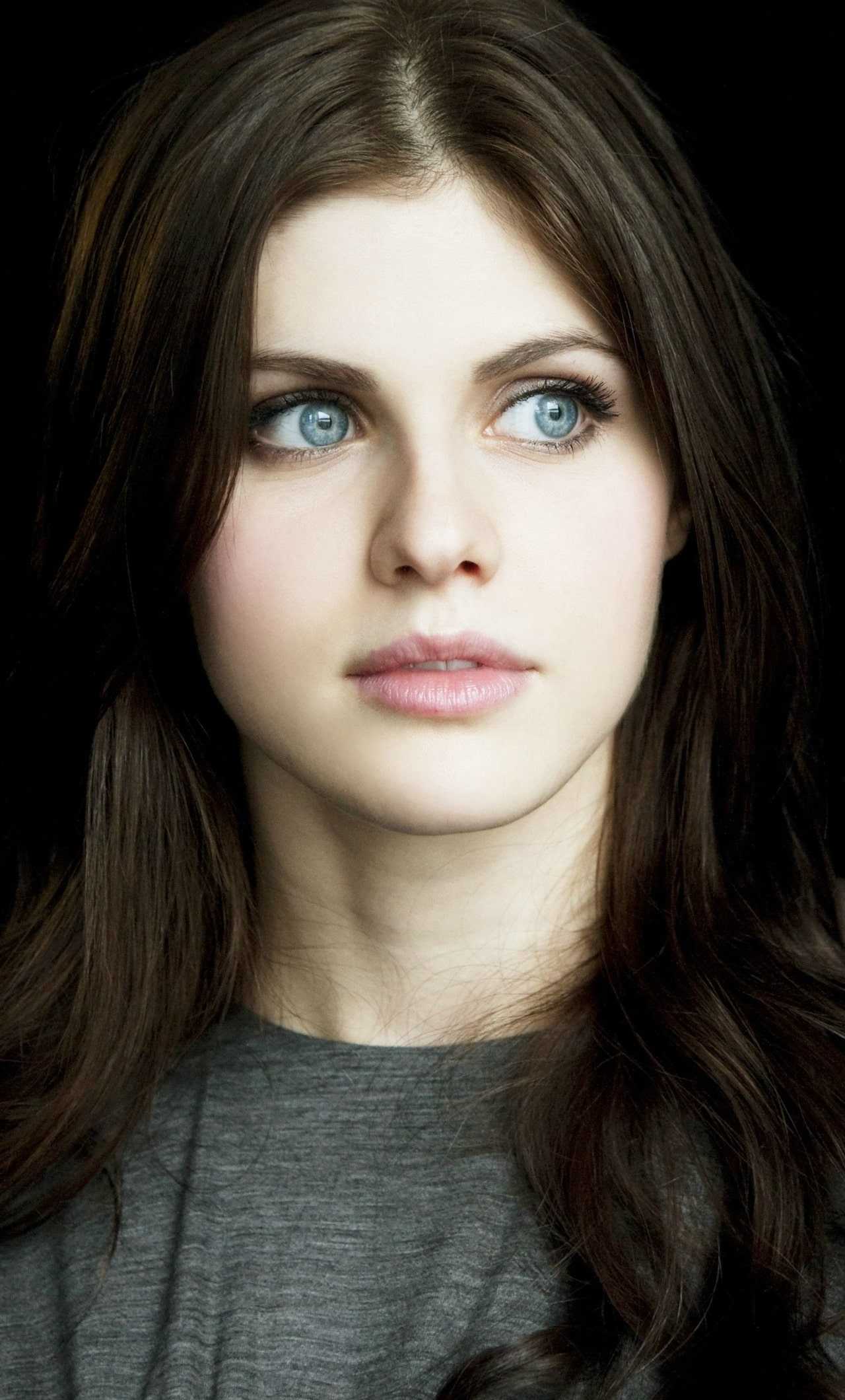 Alexandra Daddario Monochrome Wallpapers