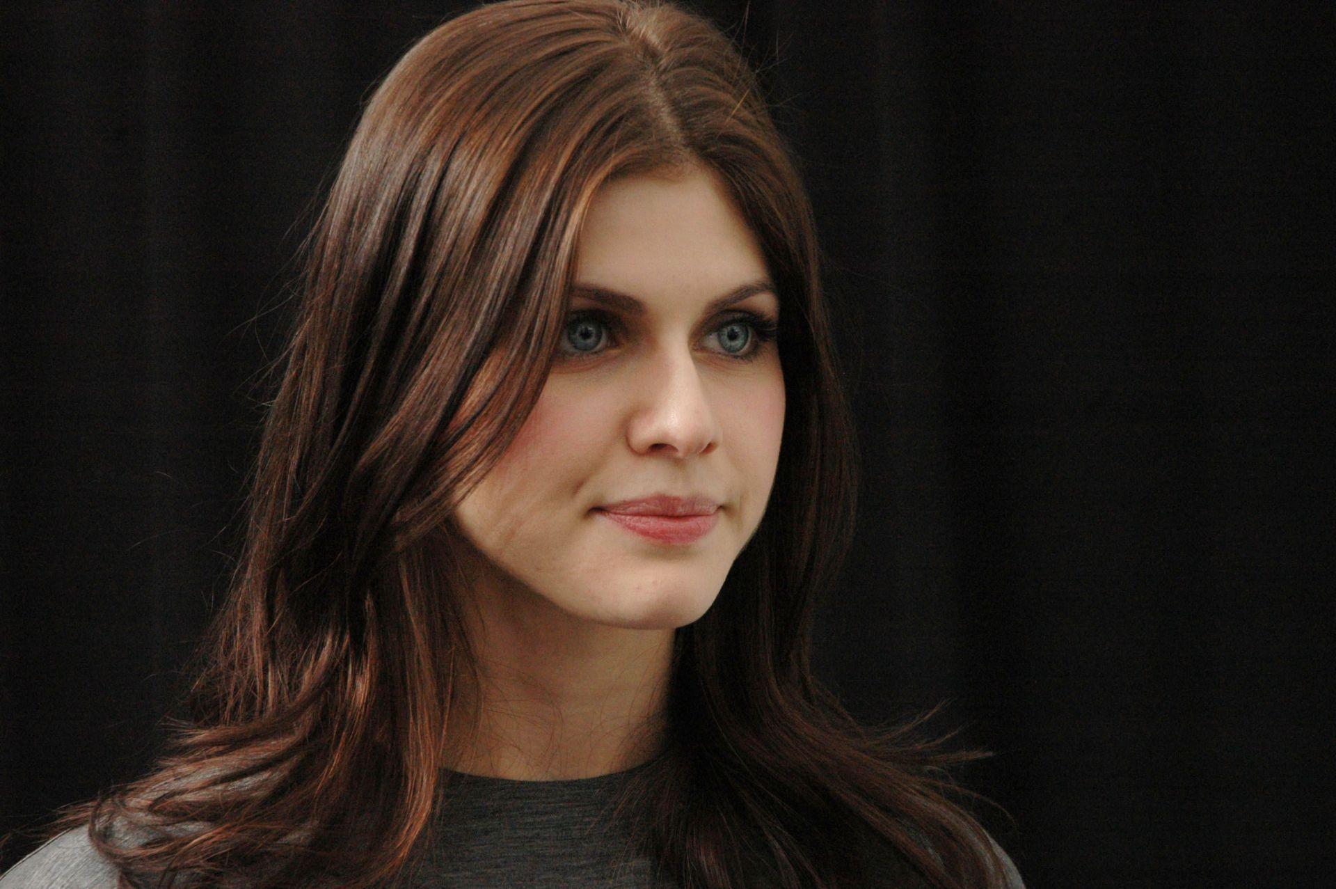 Alexandra Daddario New Wallpapers