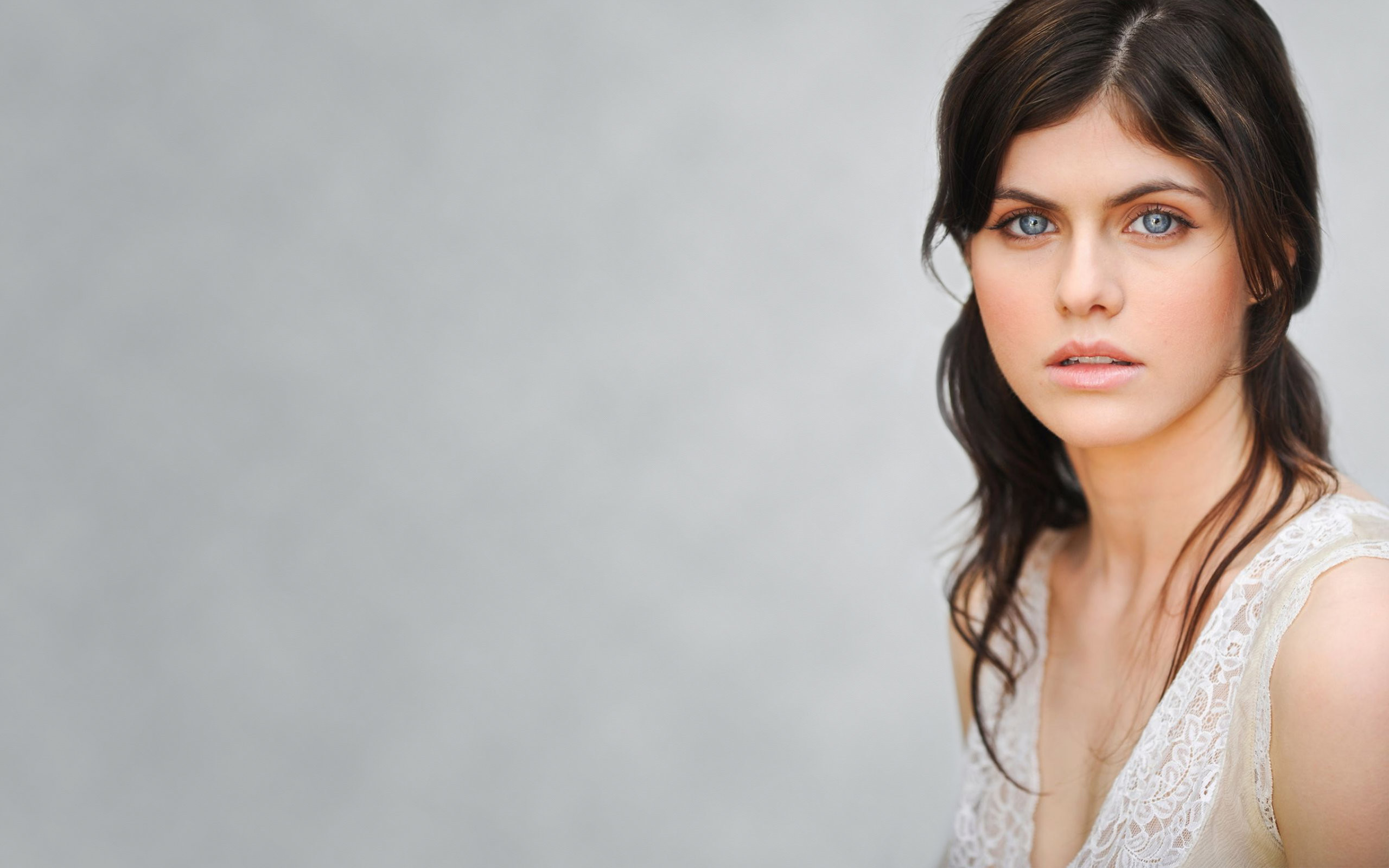 Alexandra Daddario New Wallpapers