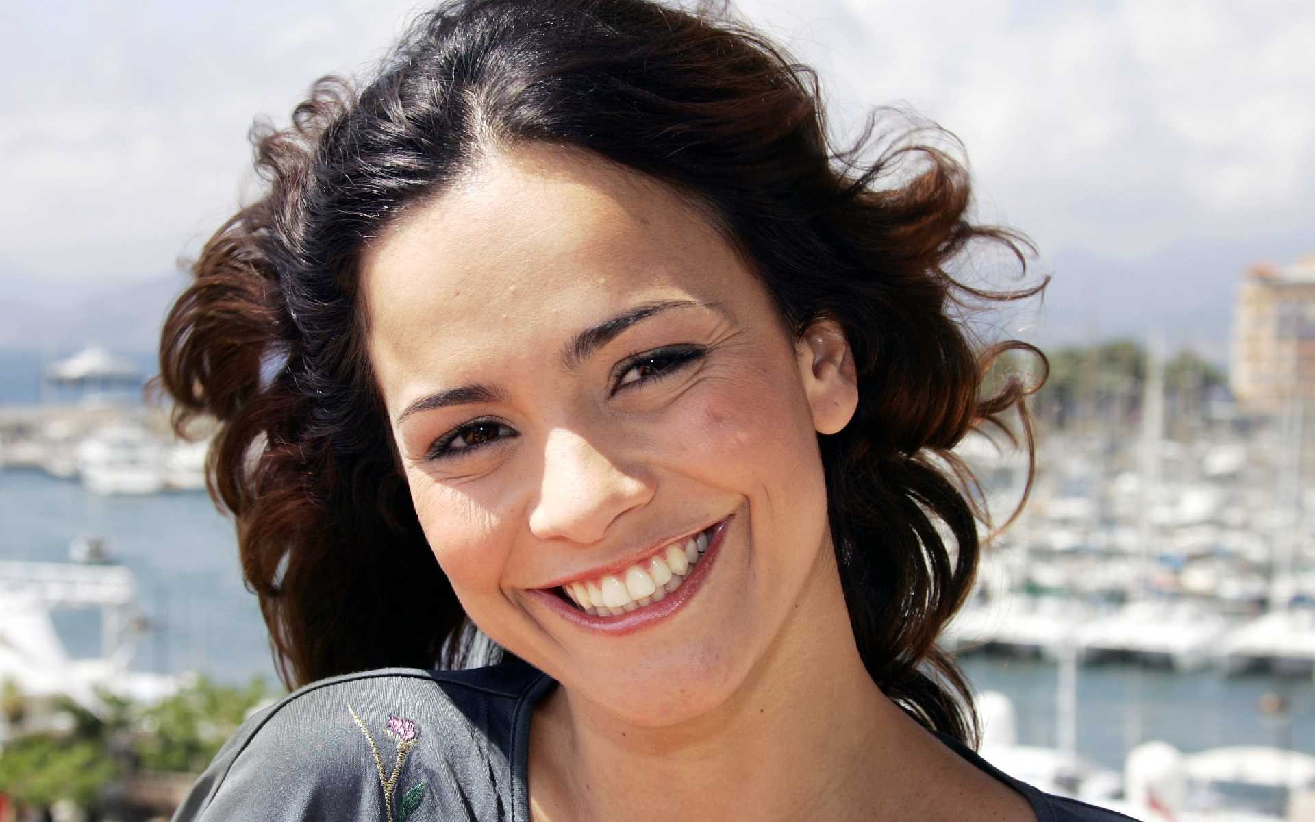 Alice Braga Wallpapers