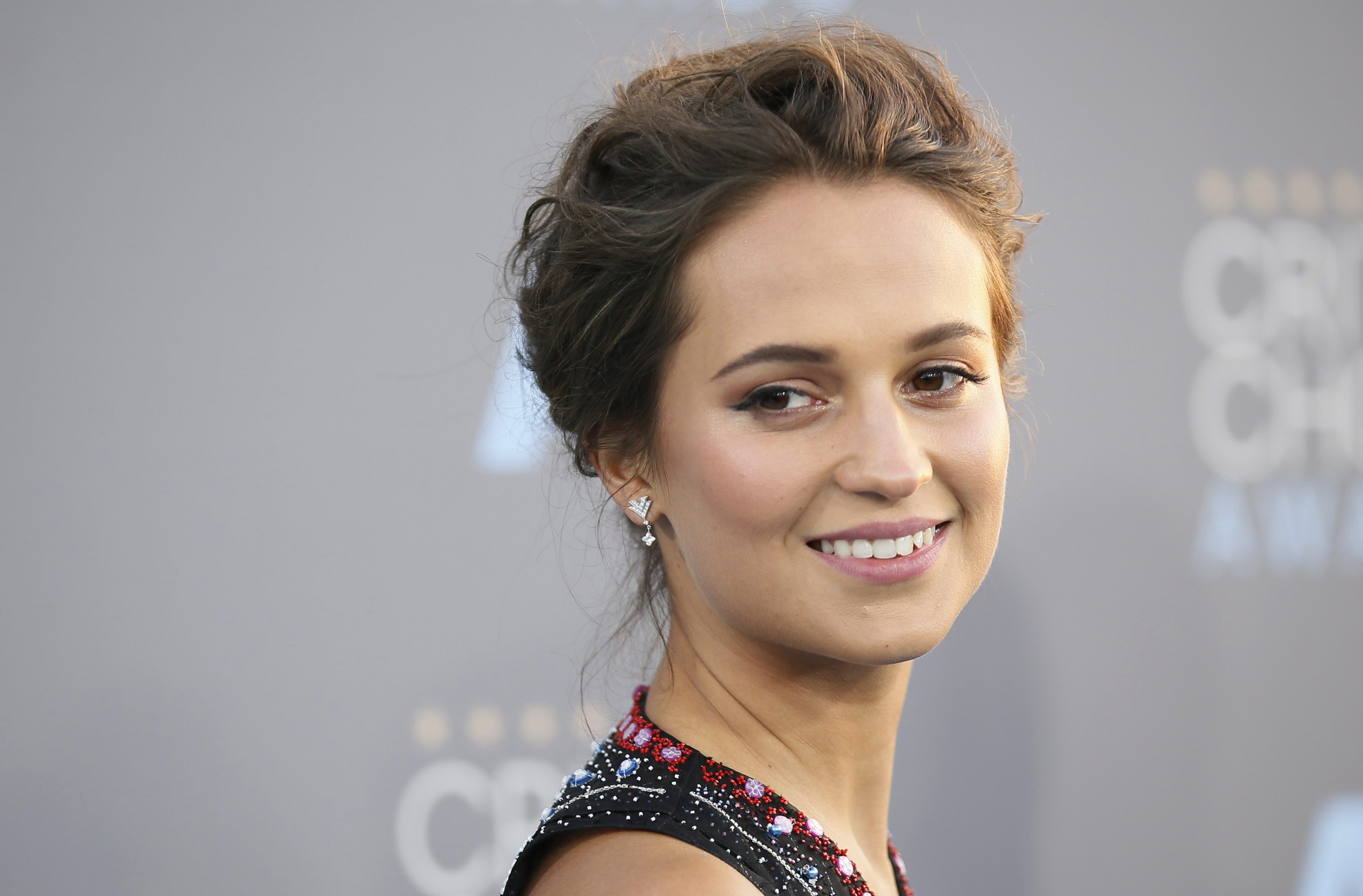 Alicia Vikander Tomb Raider Wallpapers