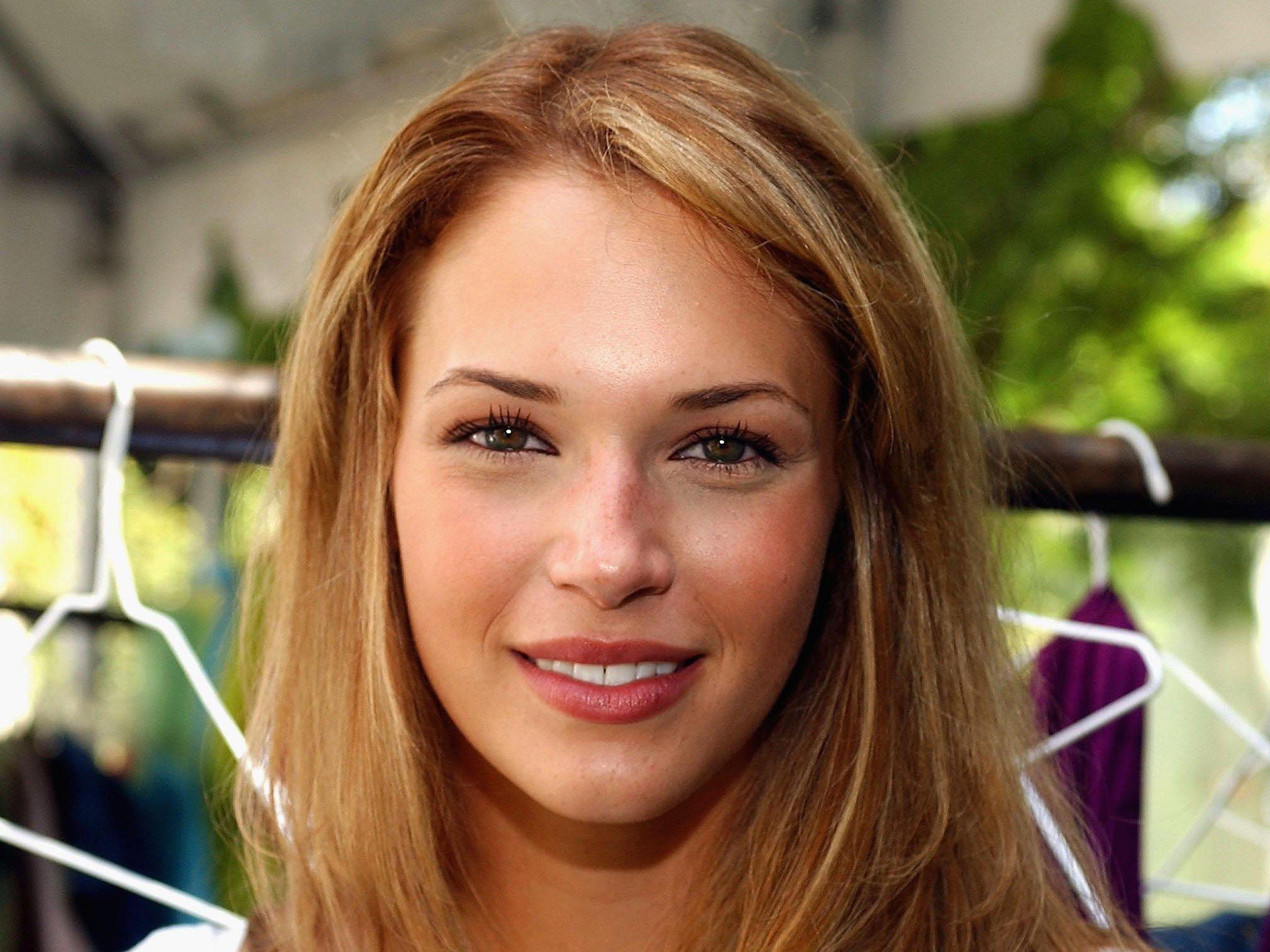 Amanda Righetti Wallpapers