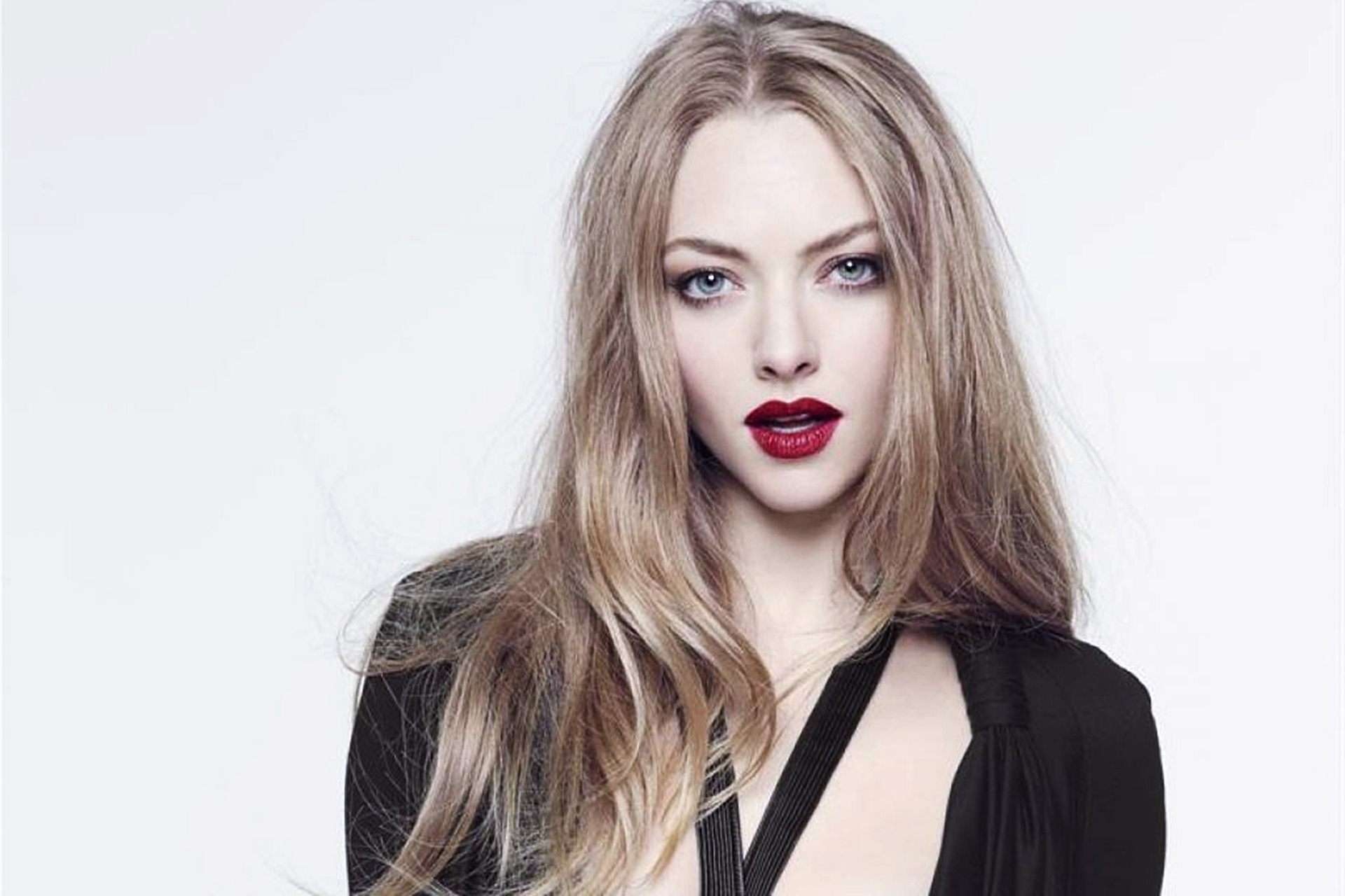 Amanda Seyfried New Wallpapers