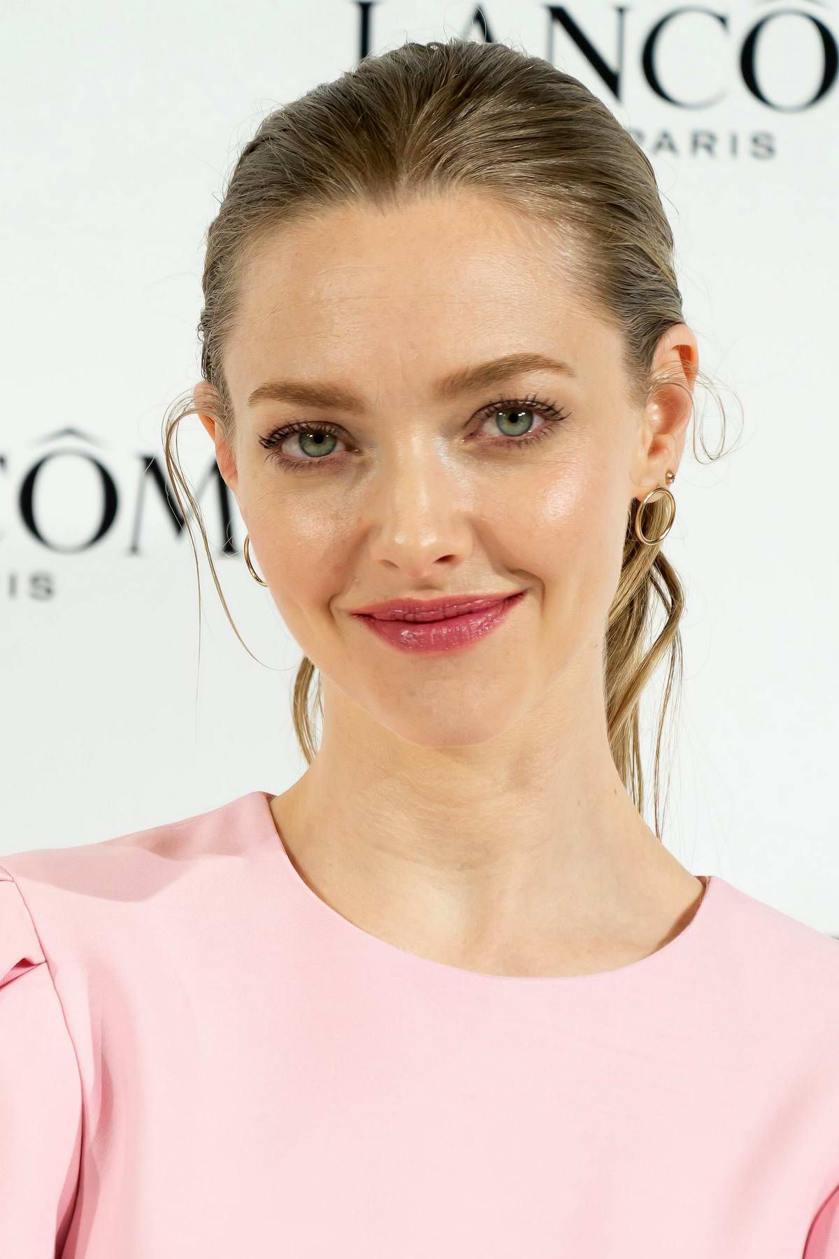 Amanda Seyfried New 2020 Wallpapers