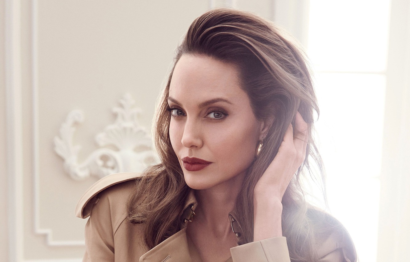 Angelina Jolie Face Wallpapers