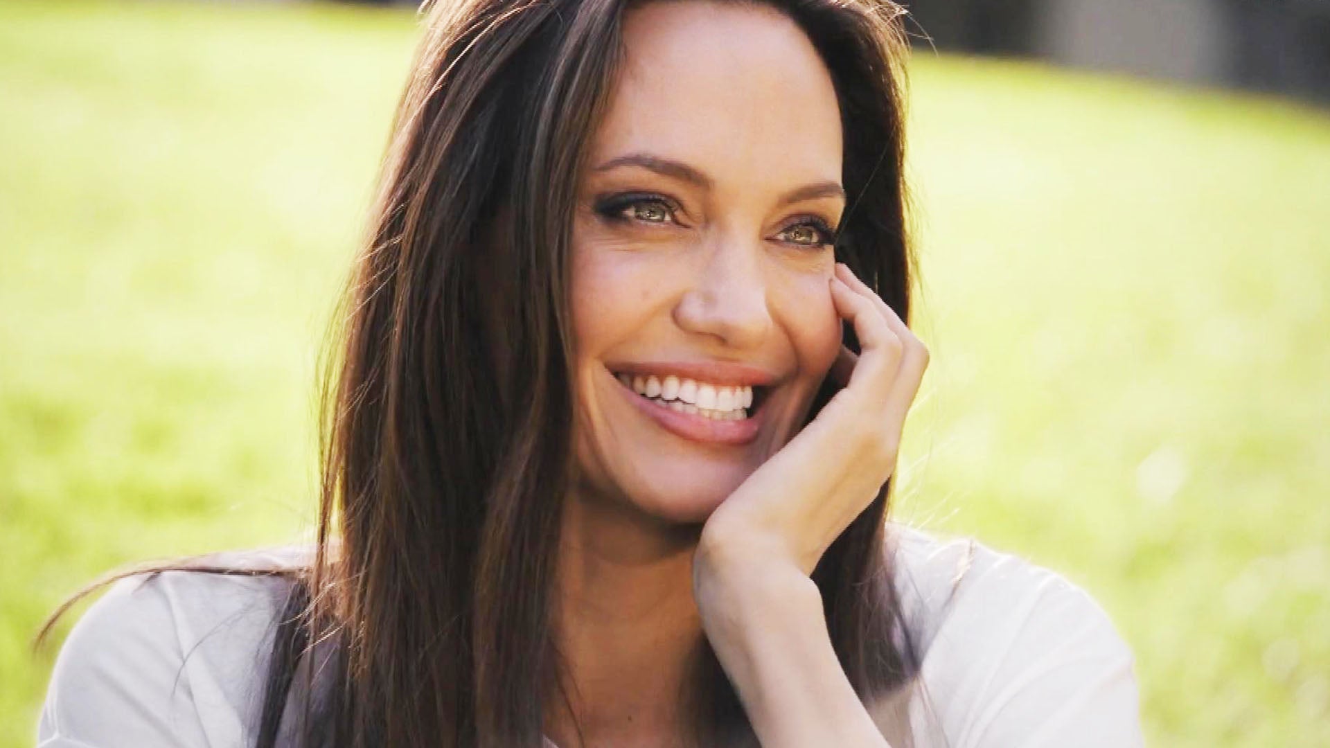 Angelina Jolie Face 2020 Wallpapers