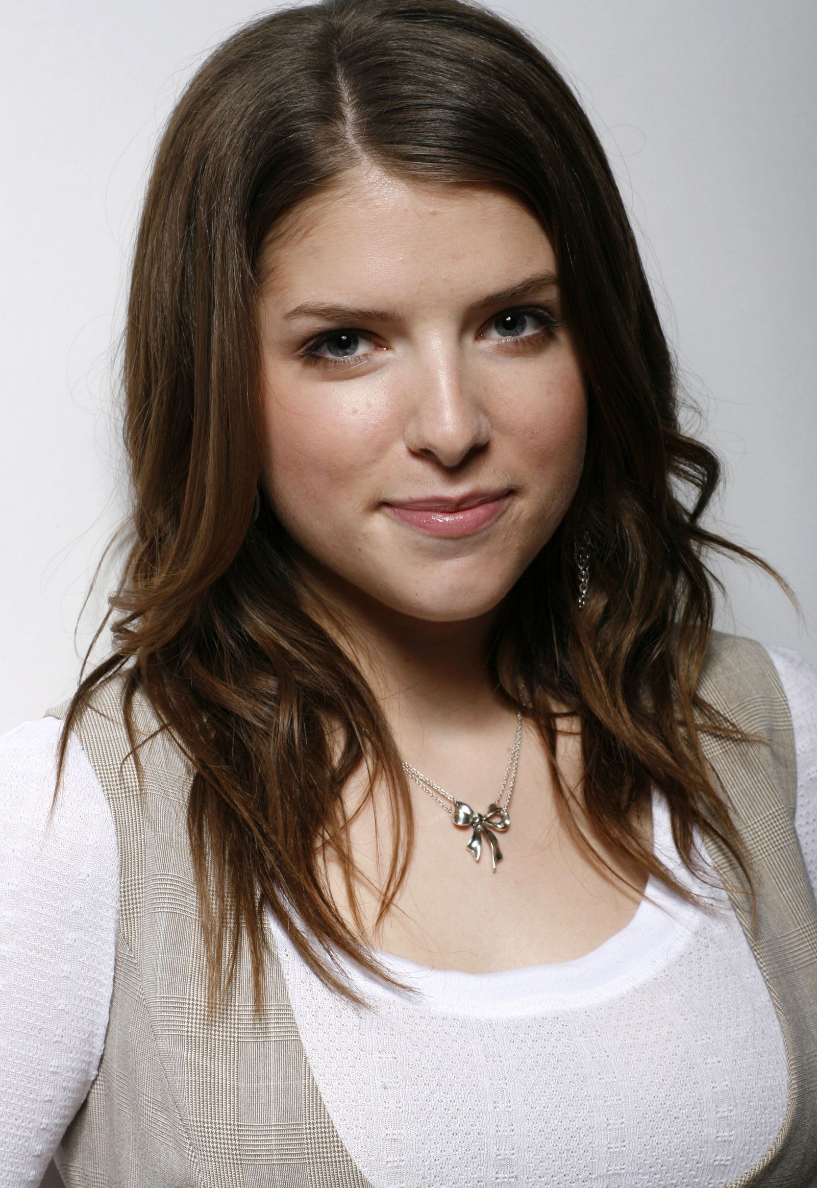 Anna Kendrick Portrait Wallpapers