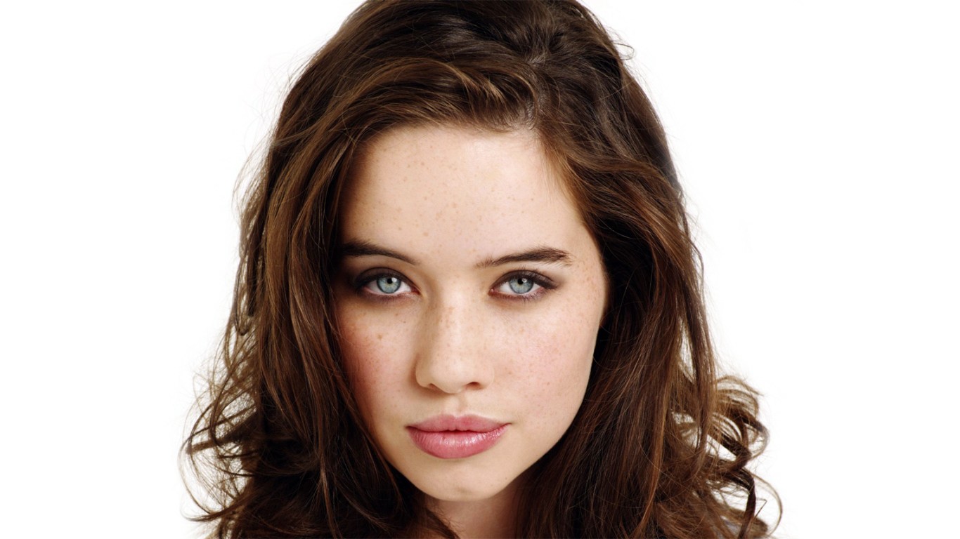 Anna Popplewell Wallpapers