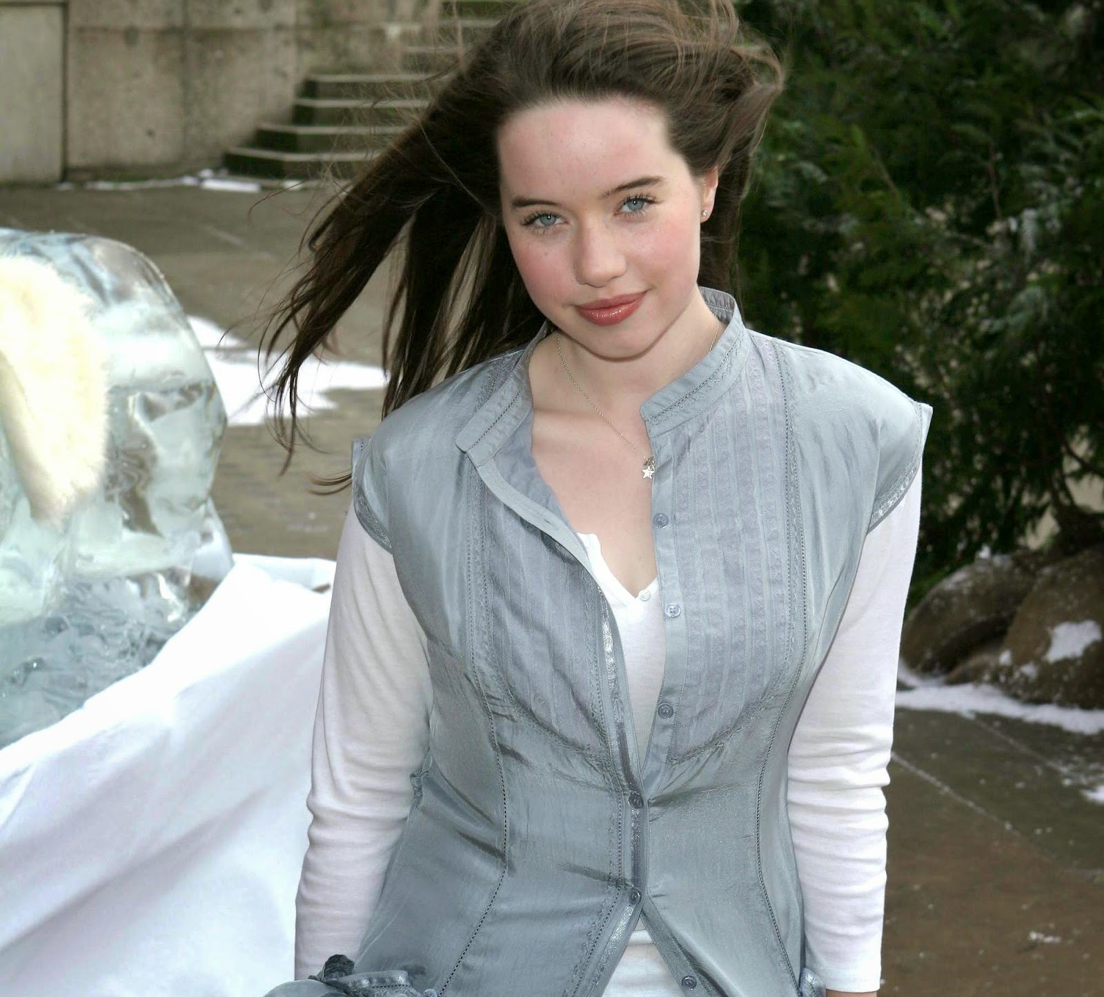 Anna Popplewell Wallpapers