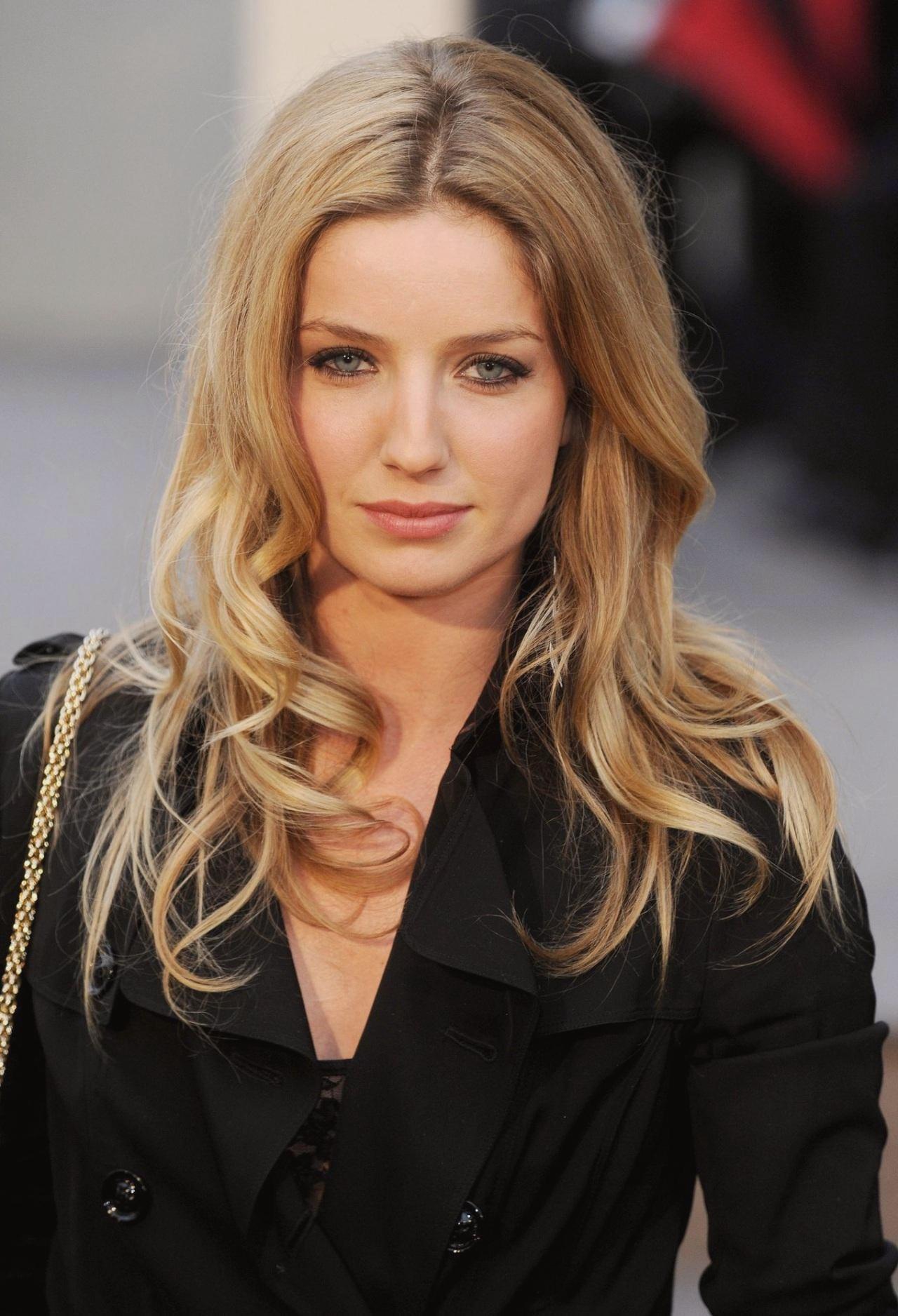 Annabelle Wallis 2020 Wallpapers