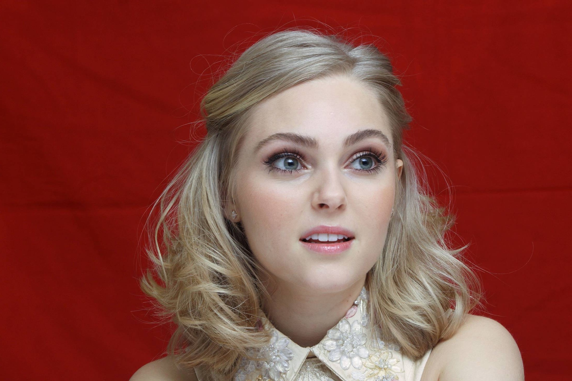 Annasophia Robb Wallpapers