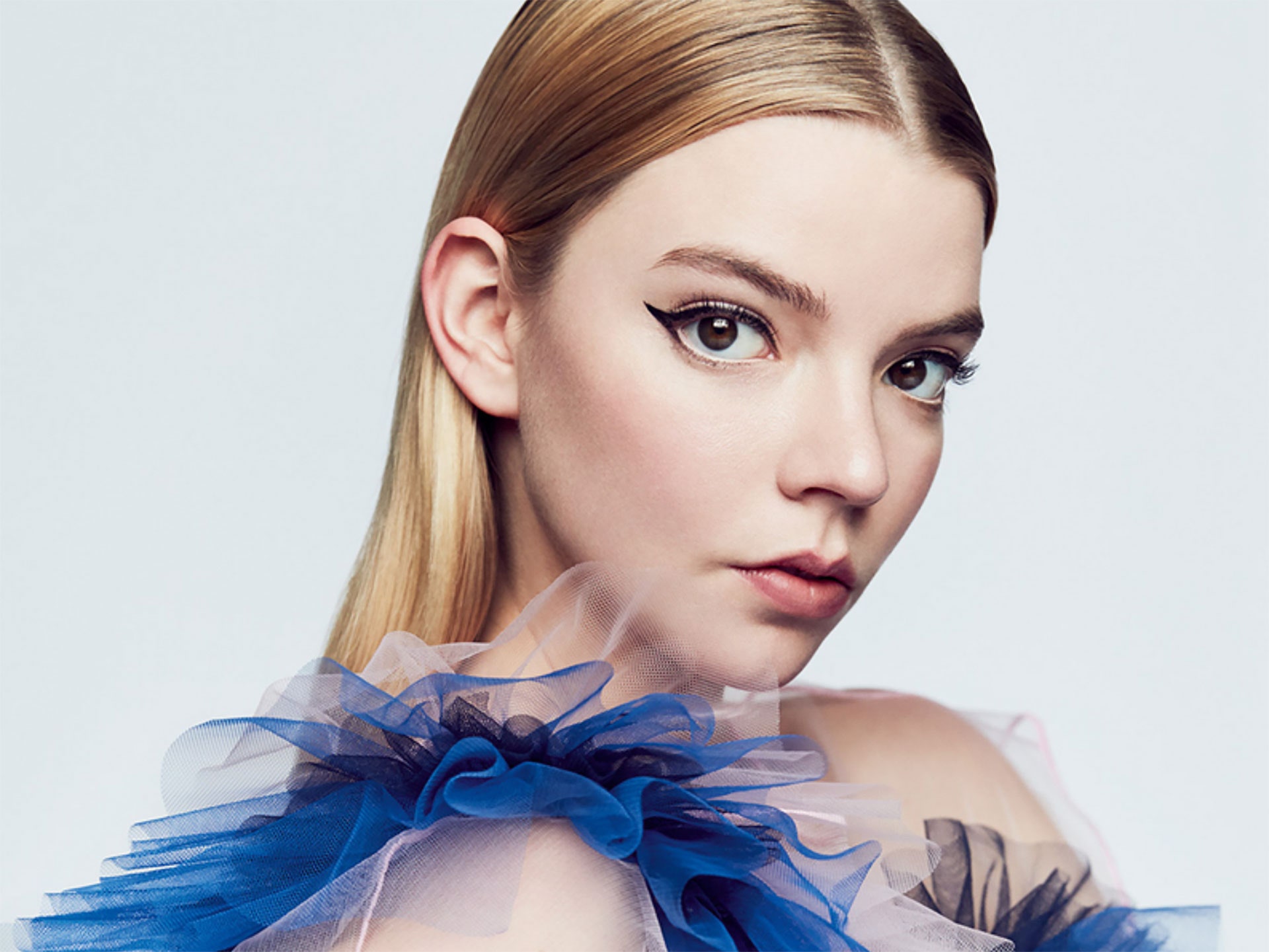 Anya taylor joy. Аня Тейлор-Джой. Аня Тейлор-Джой Vogue. Viktor Rolf Anya Taylor. Аня Тейлор-Джой внешность.