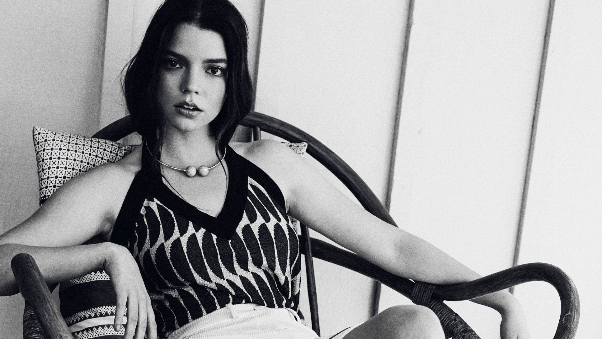 Anya Taylor Joy Monochrome Wallpapers