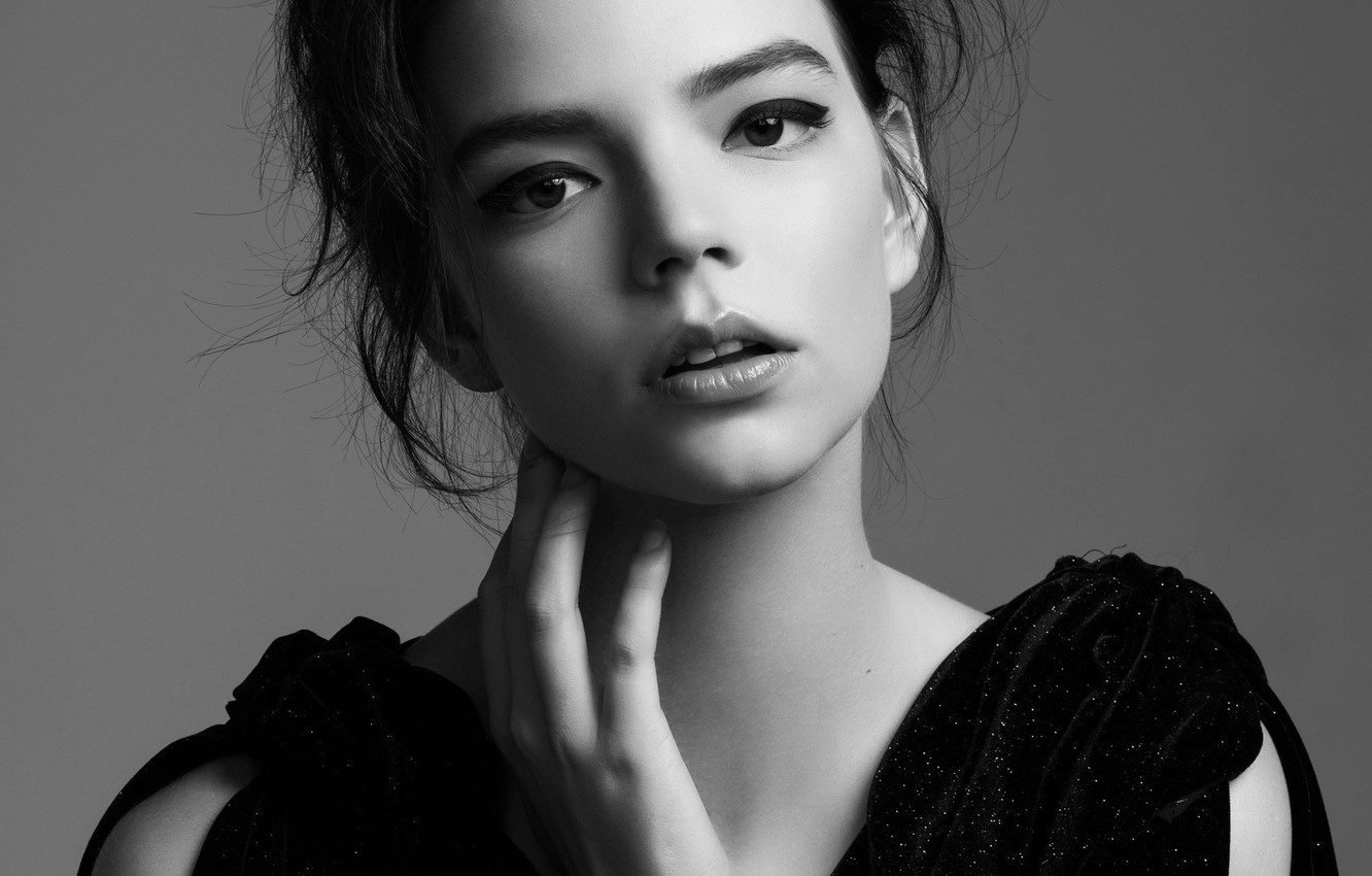 Anya Taylor Joy Monochrome Wallpapers