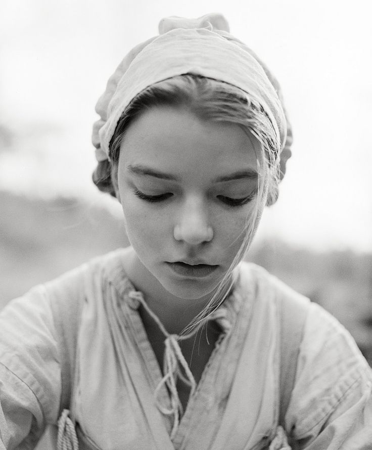 Anya Taylor Joy Monochrome Wallpapers