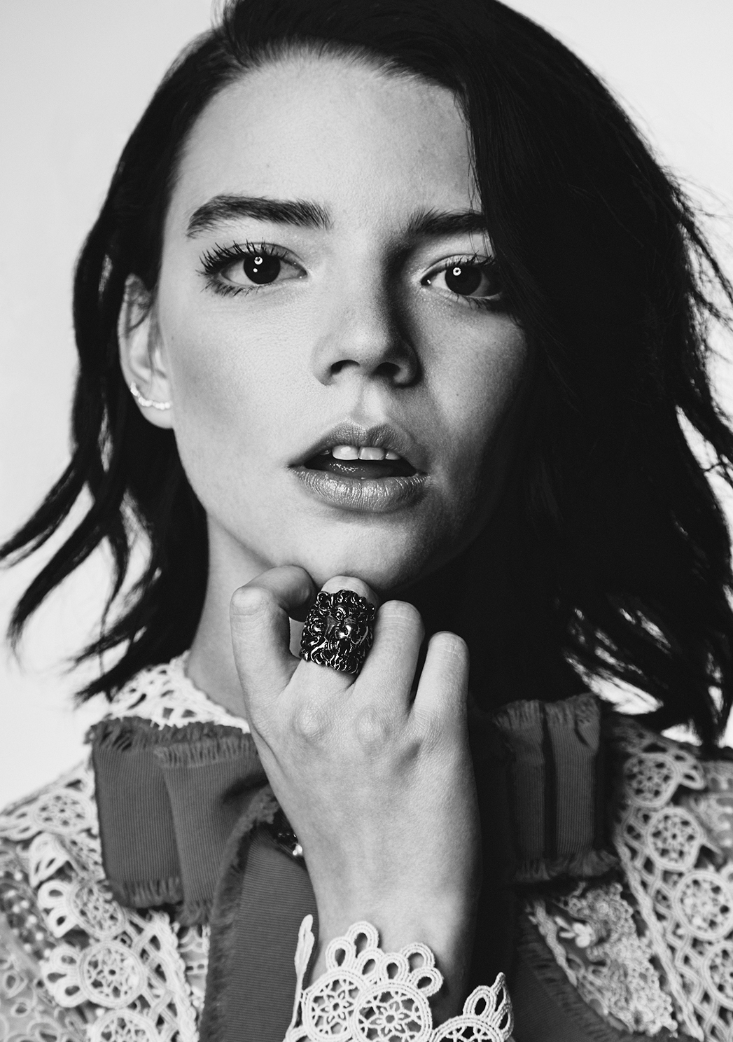 Anya Taylor Joy Monochrome Wallpapers