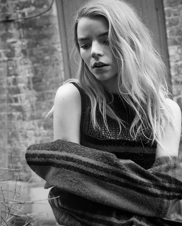 Anya Taylor-Joy New Black &amp; White Wallpapers