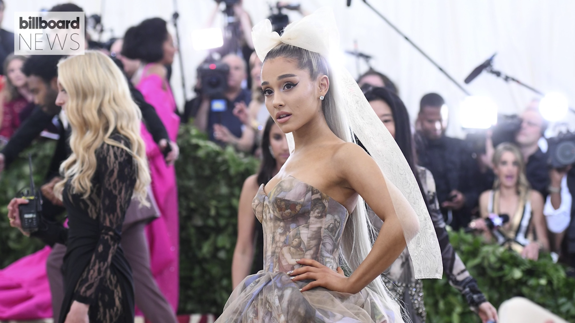 Ariana Grande 2021 Singer Wallpapers