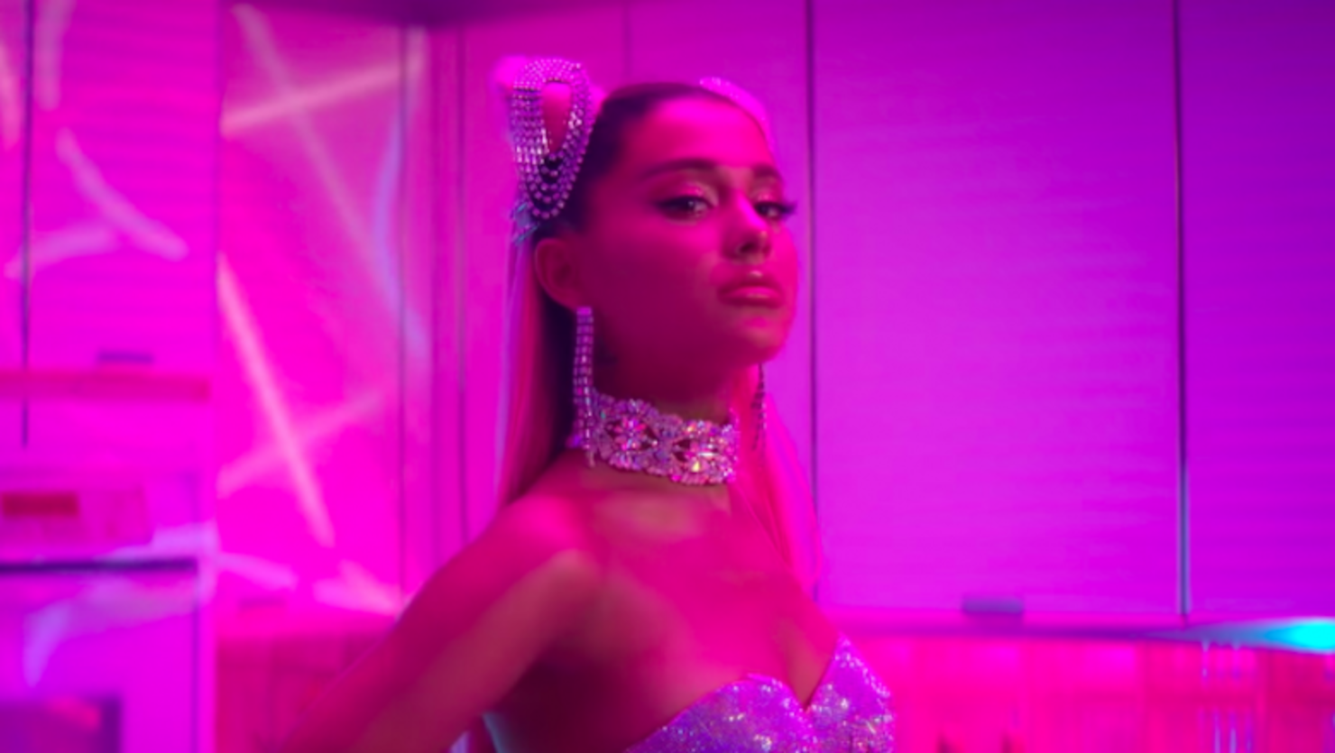 ariana grande 7 rings Wallpapers