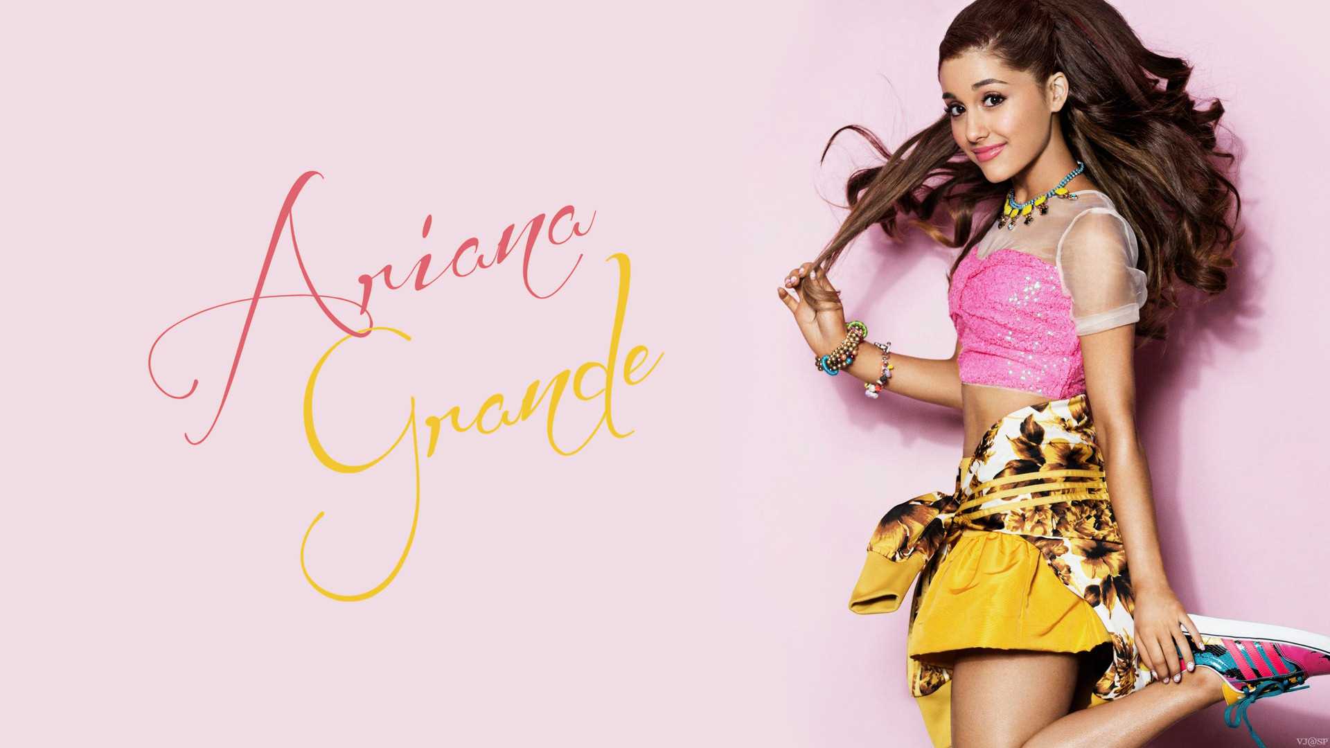 ariana grande laptop Wallpapers