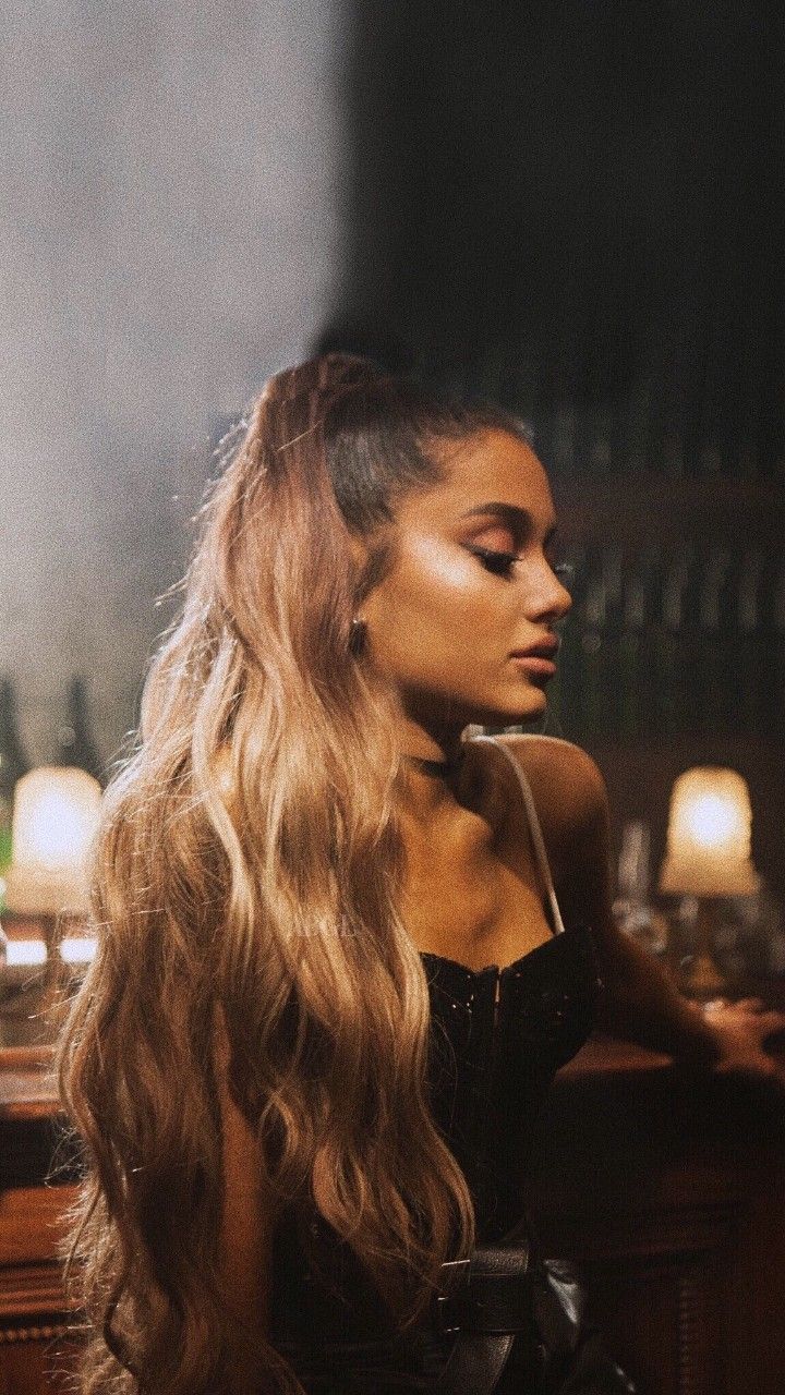 Ariana Grande Portrait Wallpapers