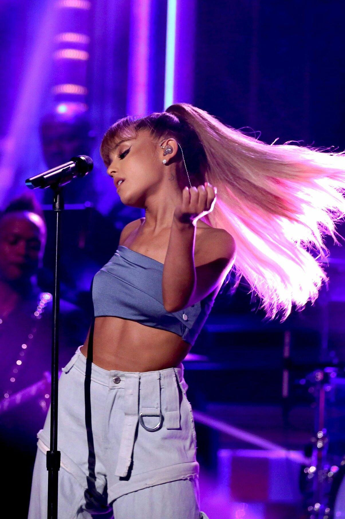 Ariana Grande Singer Wallpapers