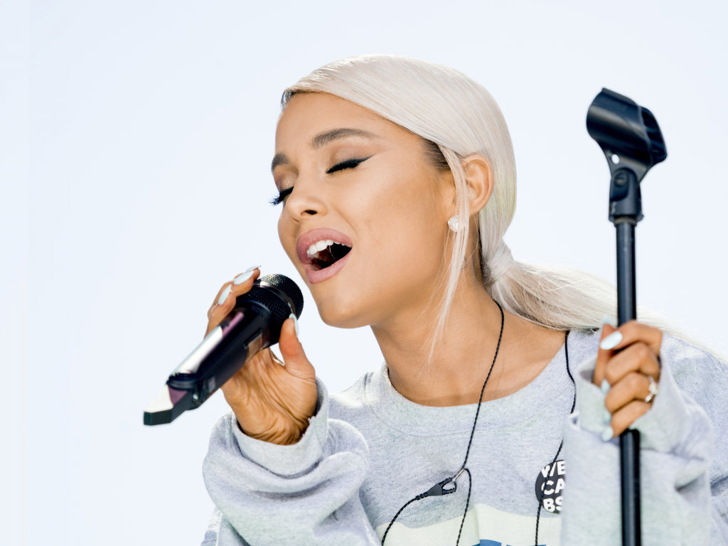 Ariana Grande Singer 2018 Wallpapers