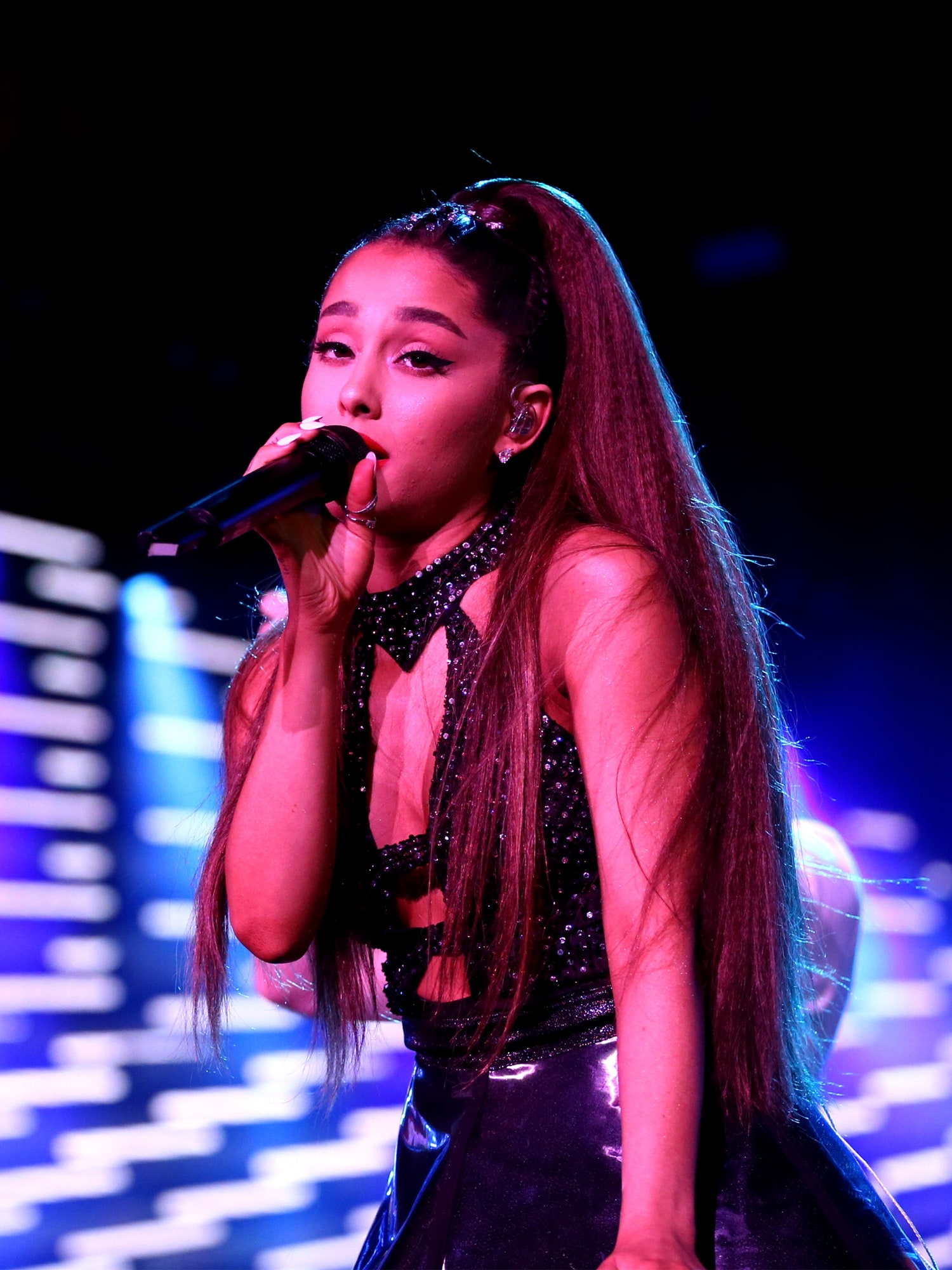 Ariana Grande Singer 2018 Wallpapers